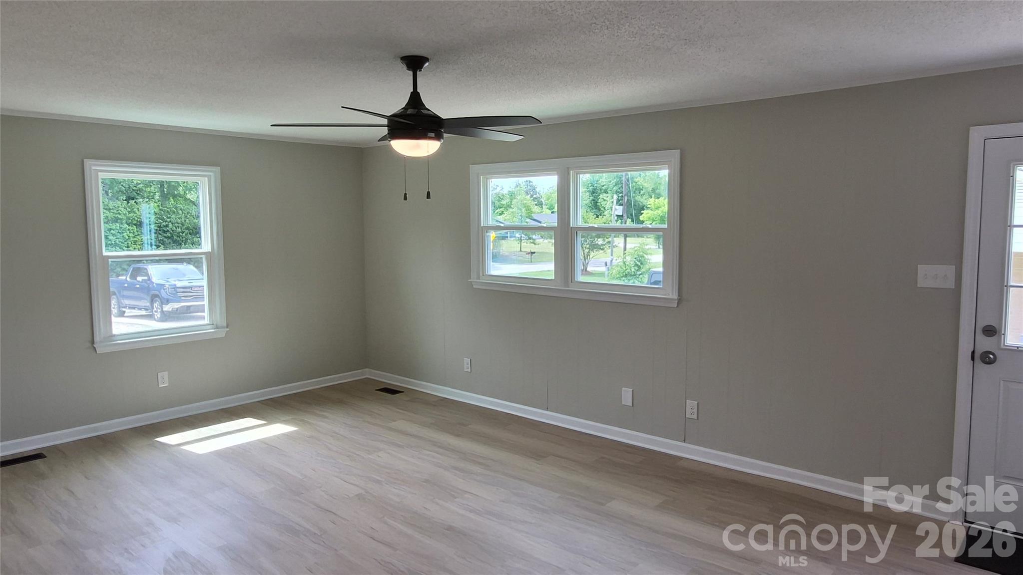 2047 John Everall Road — Lancaster