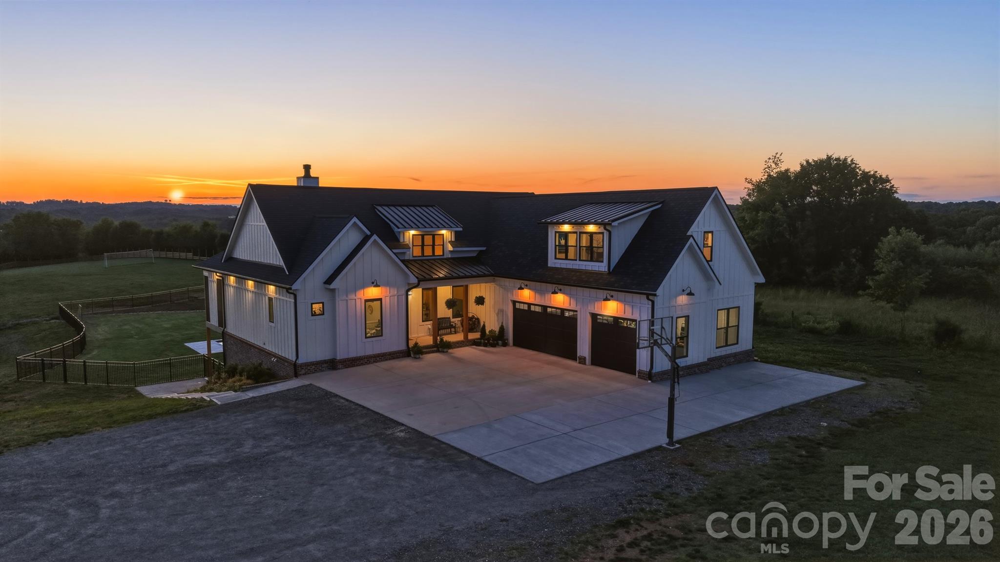 2322 Moss Farm Road — Hickory
