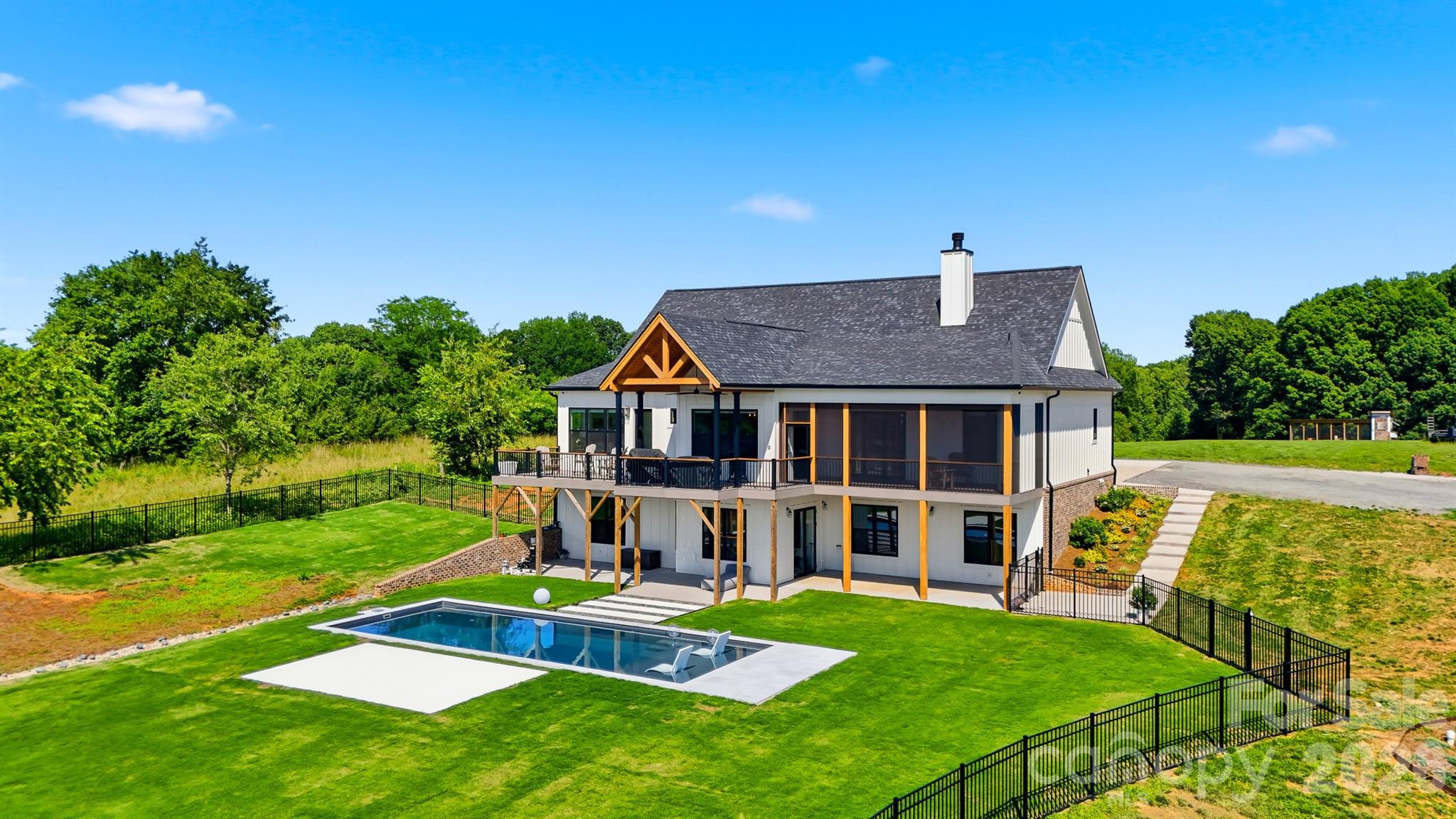 2322 Moss Farm Road — Hickory