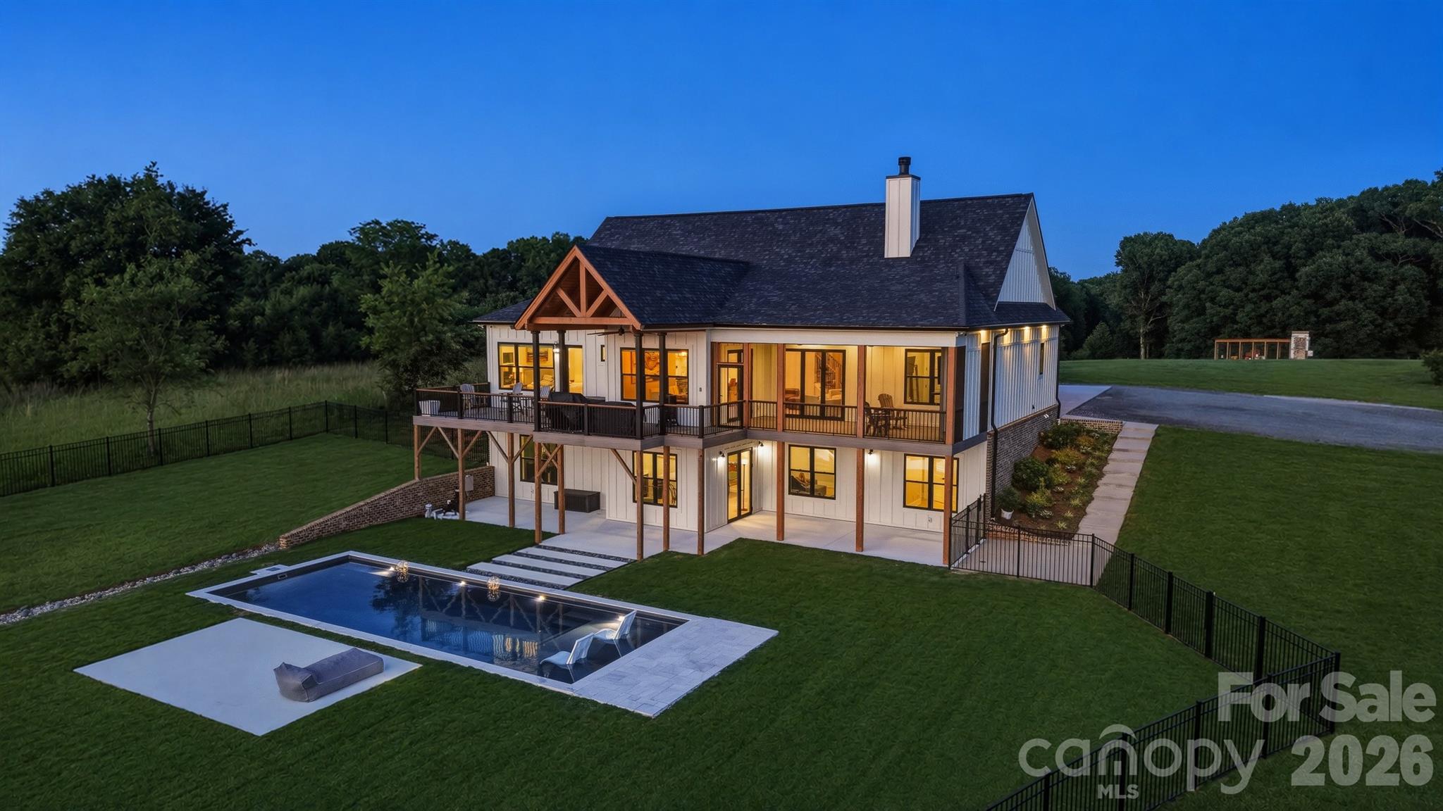 2322 Moss Farm Road — Hickory