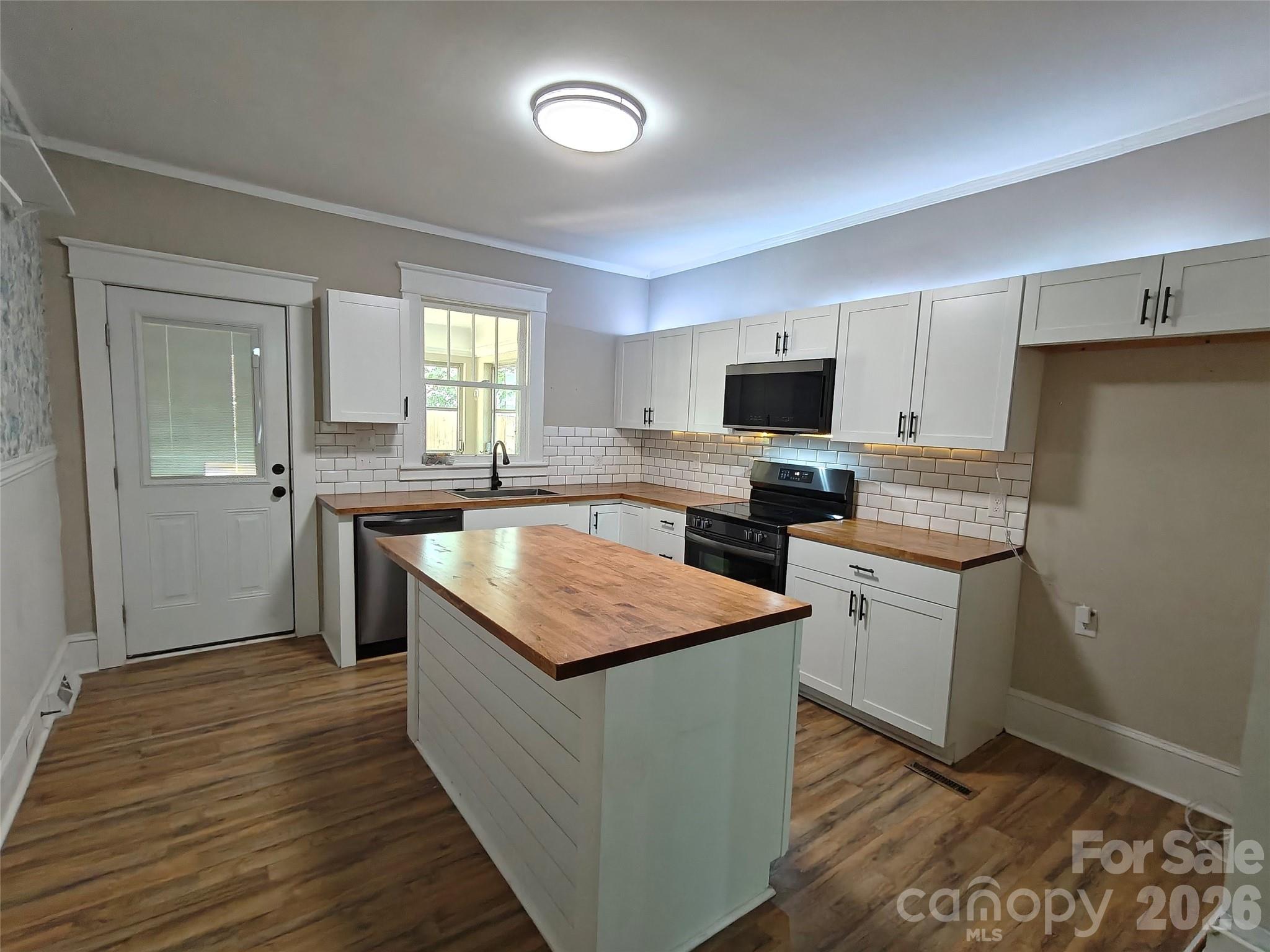 208 Heilig Avenue — Salisbury