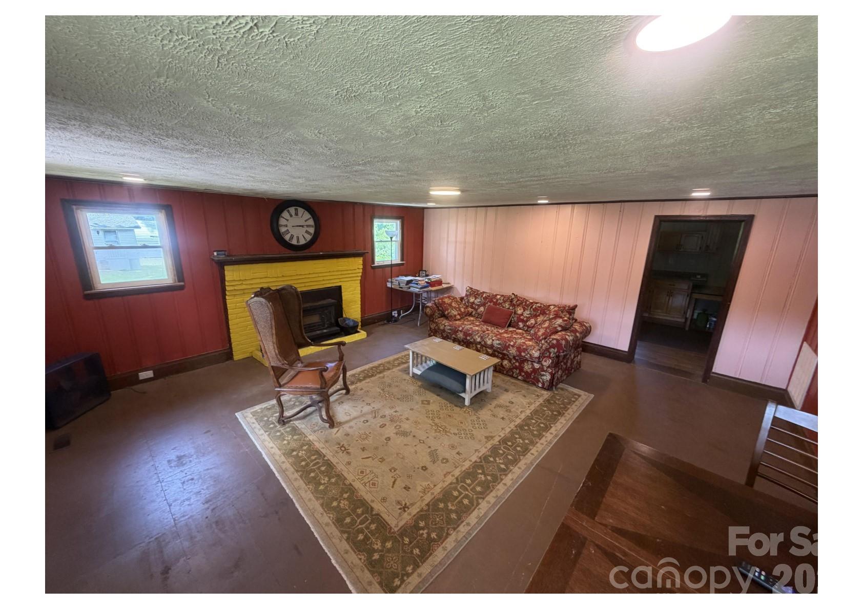 341 Lake Road — Rockingham