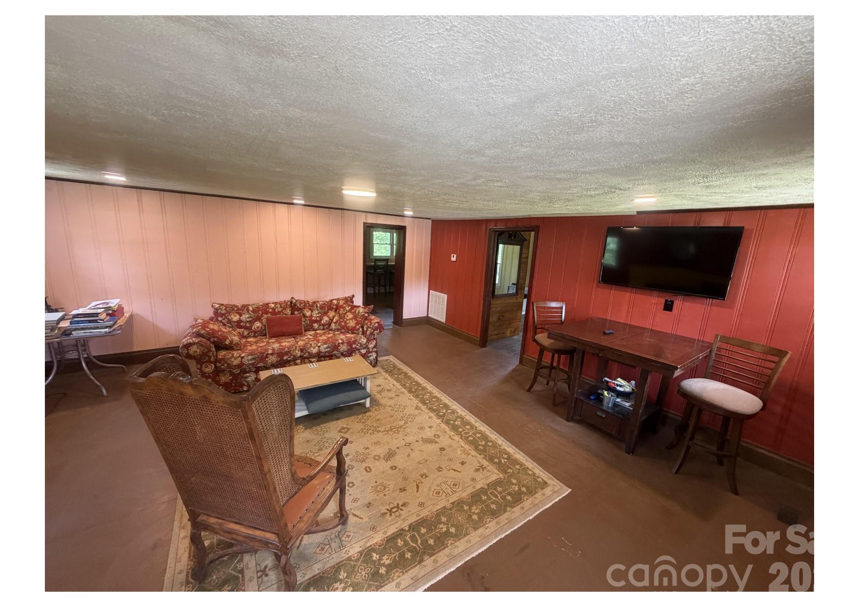 341 Lake Road — Rockingham