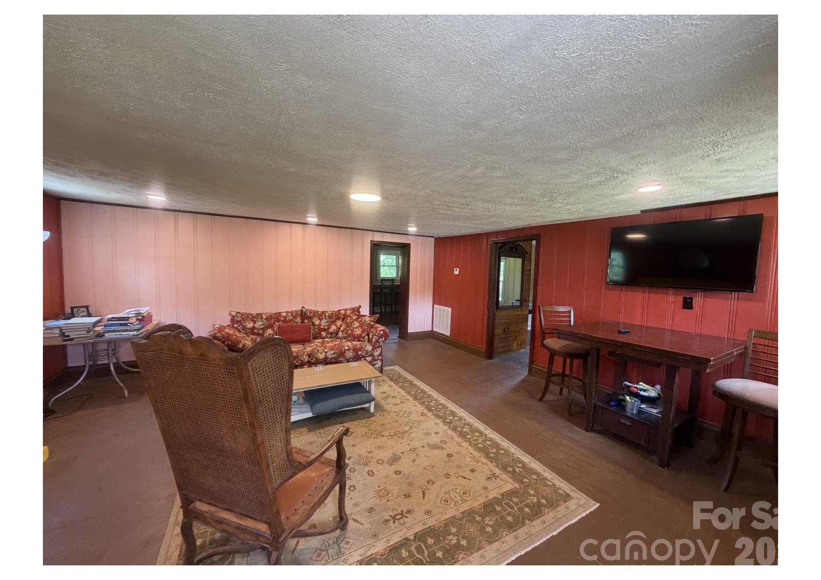 341 Lake Road — Rockingham
