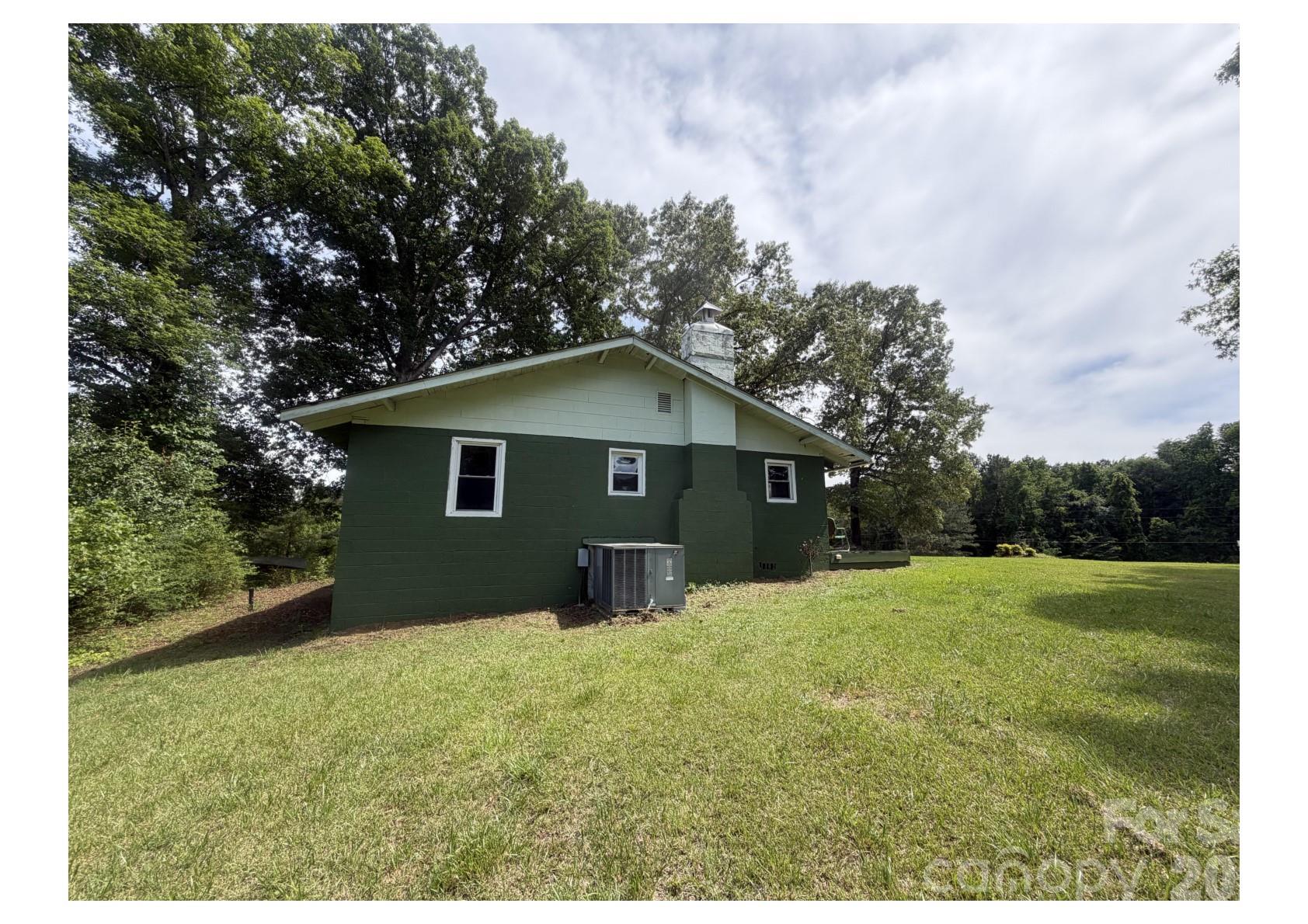 341 Lake Road — Rockingham