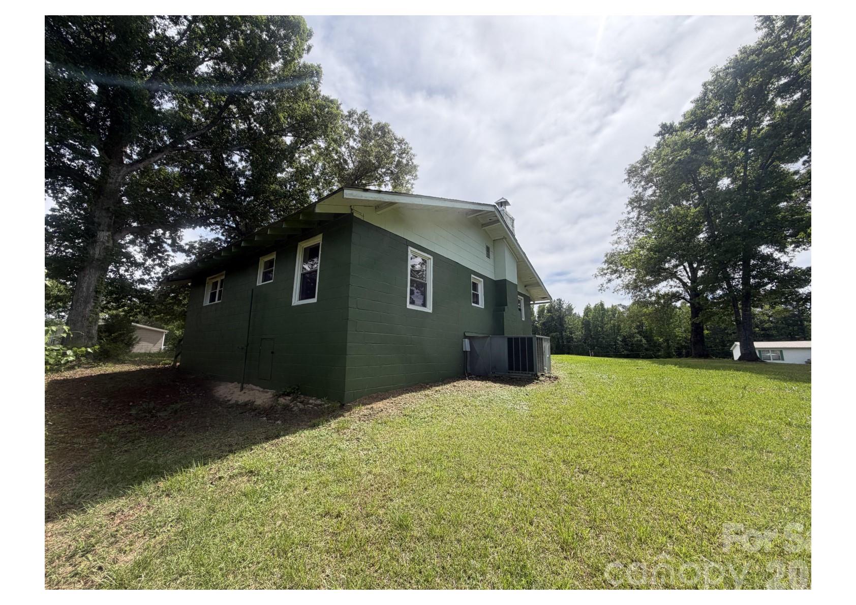 341 Lake Road — Rockingham