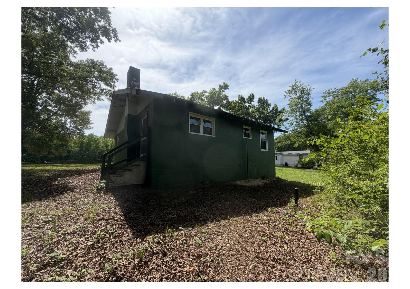 341 Lake Road — Rockingham