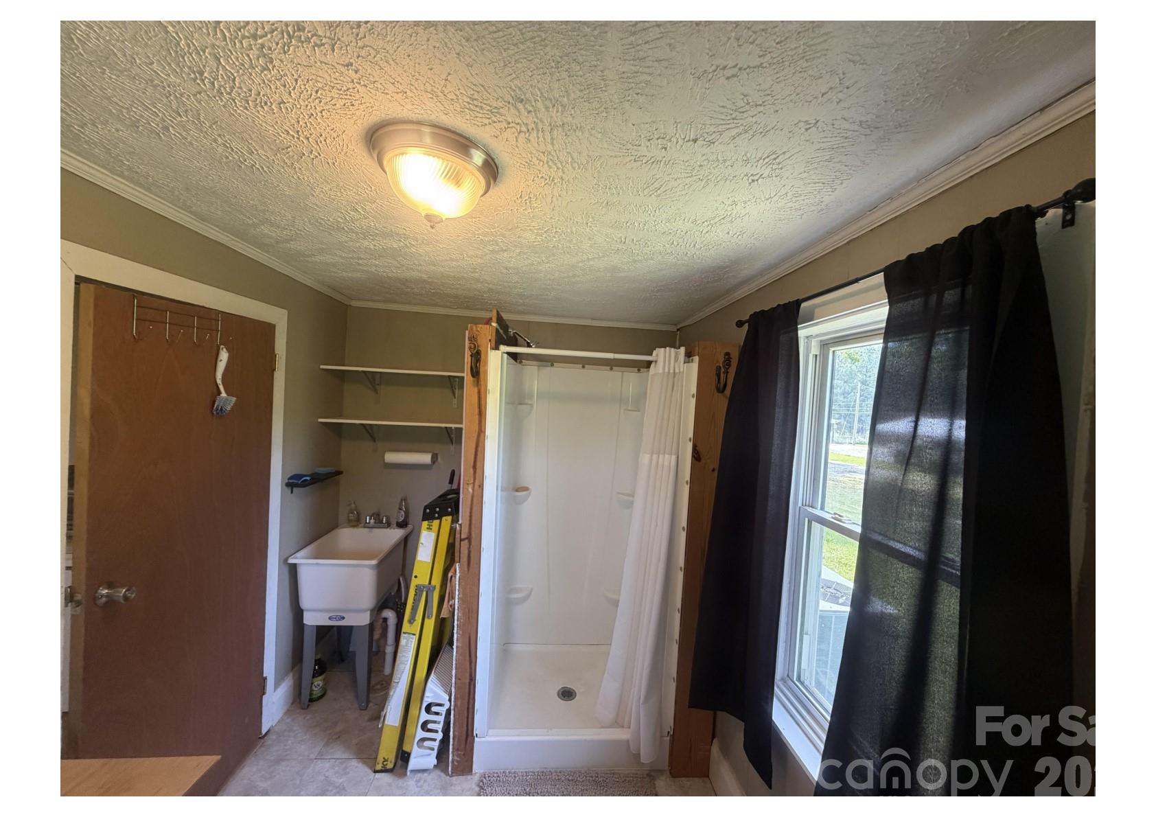 341 Lake Road — Rockingham