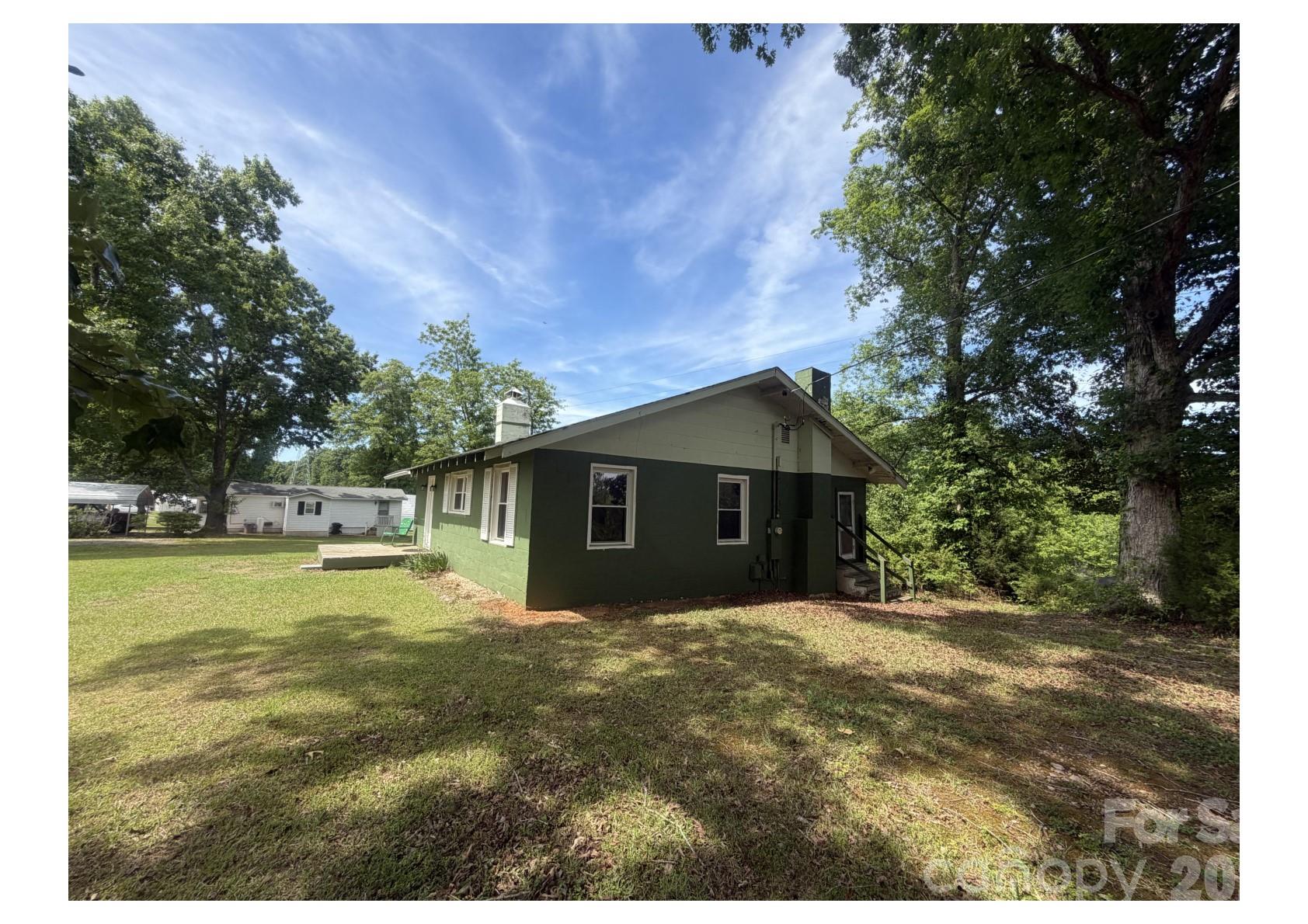 341 Lake Road — Rockingham