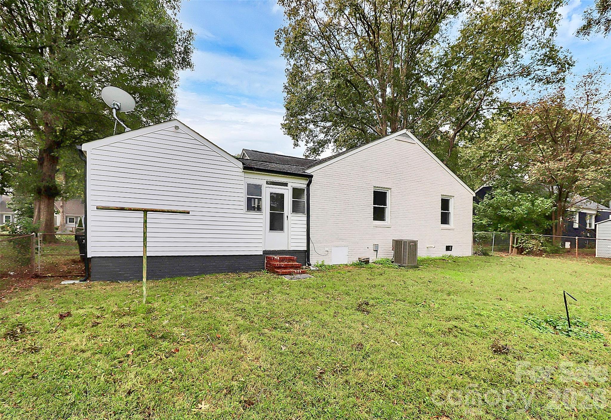 5726 Oak Drive — Charlotte