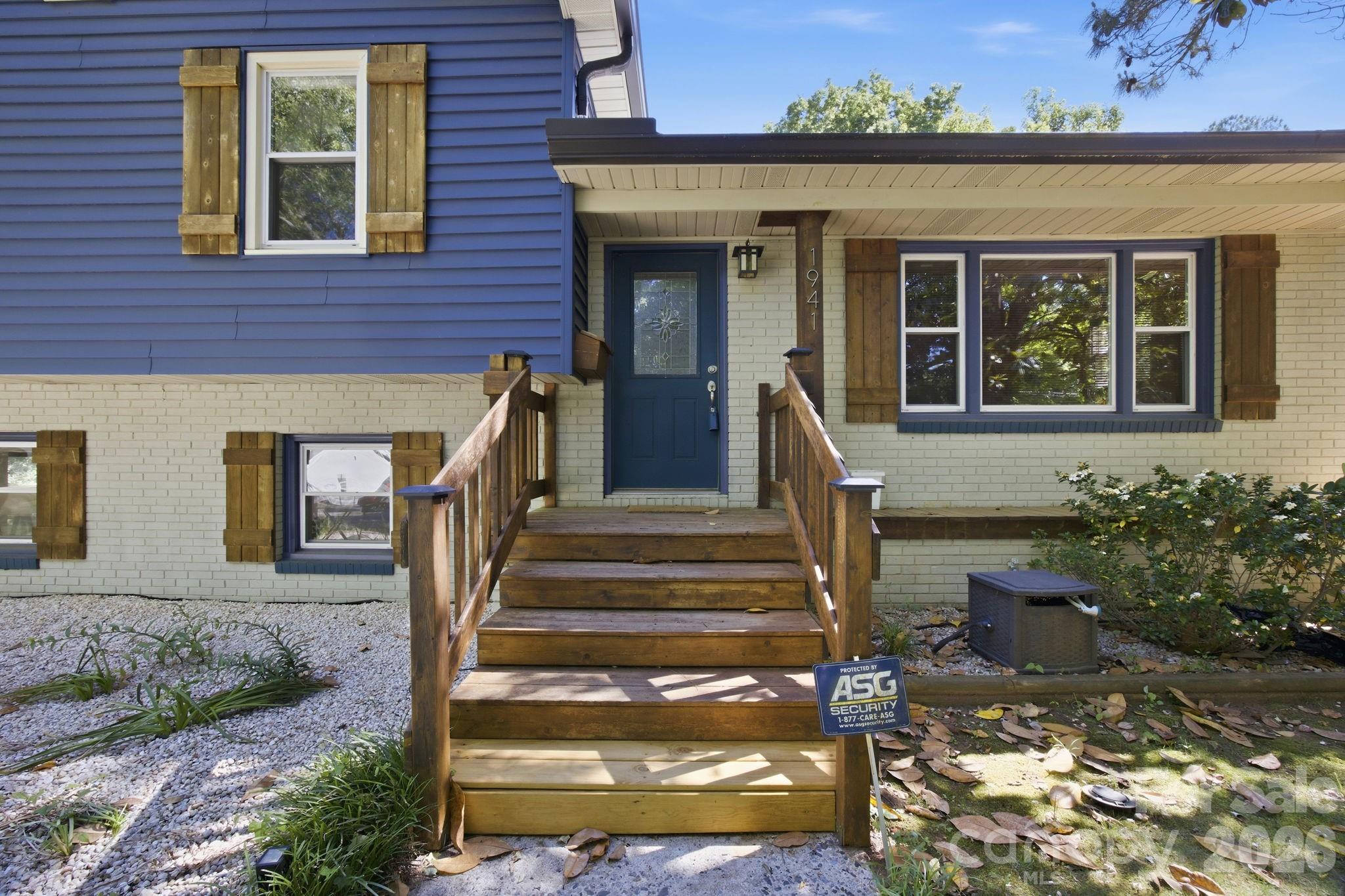 1941 Bentley Place — Charlotte
