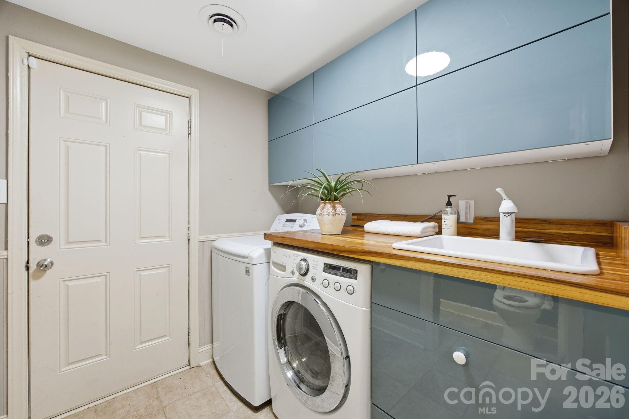 1941 Bentley Place — Charlotte