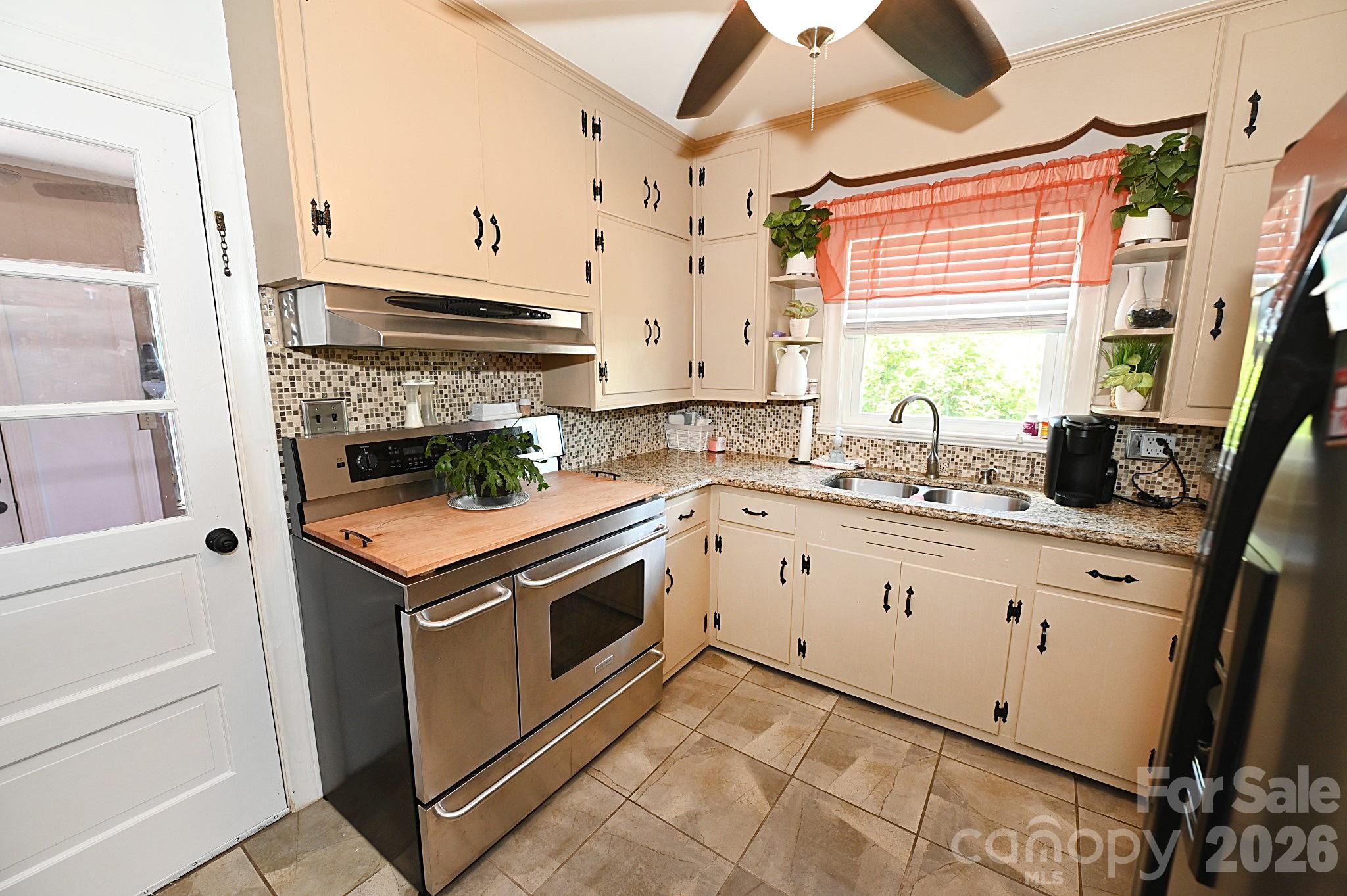 902 E Boyd Street — Maiden