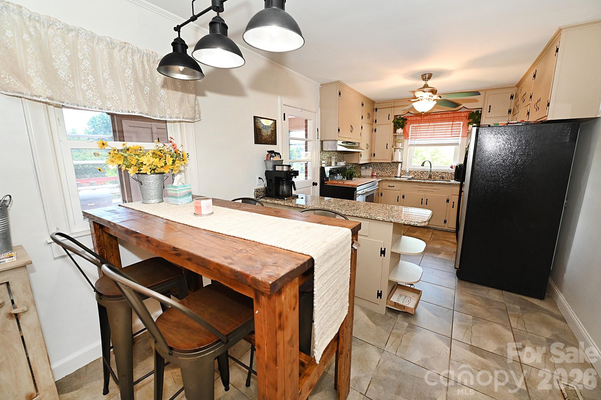 902 E Boyd Street — Maiden
