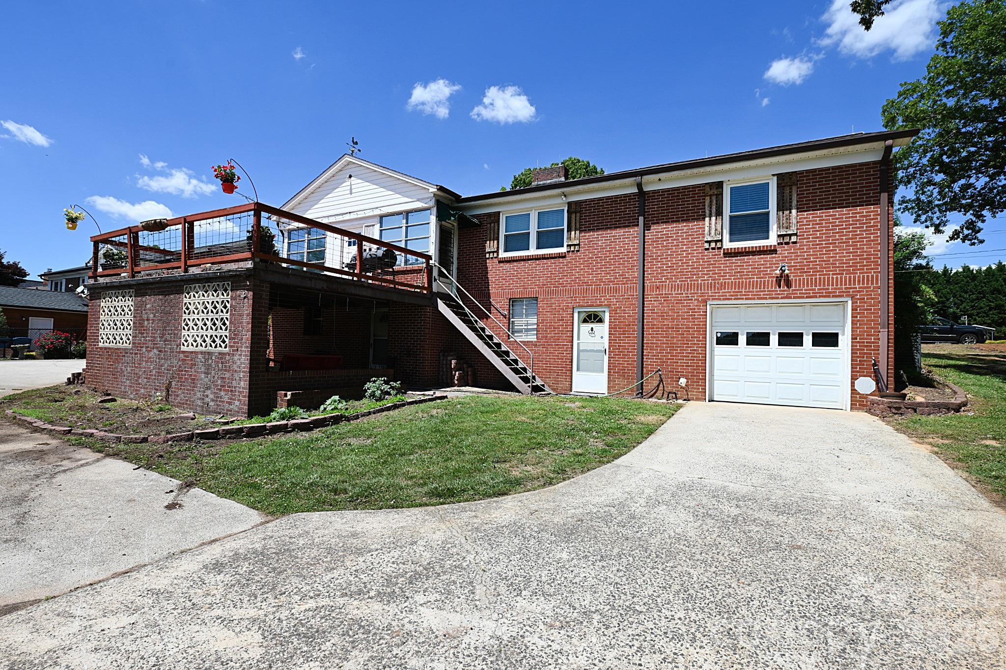 902 E Boyd Street — Maiden