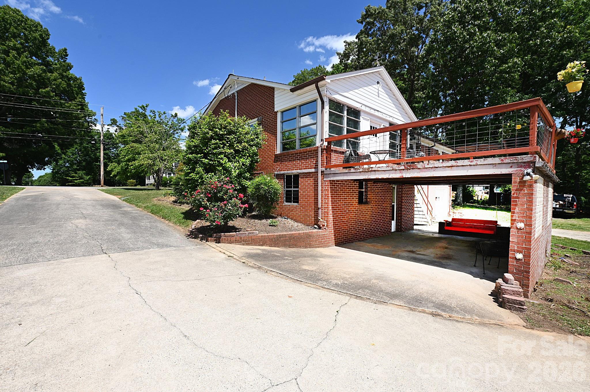 902 E Boyd Street — Maiden