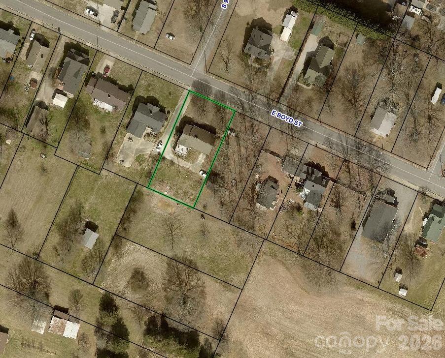902 E Boyd Street — Maiden