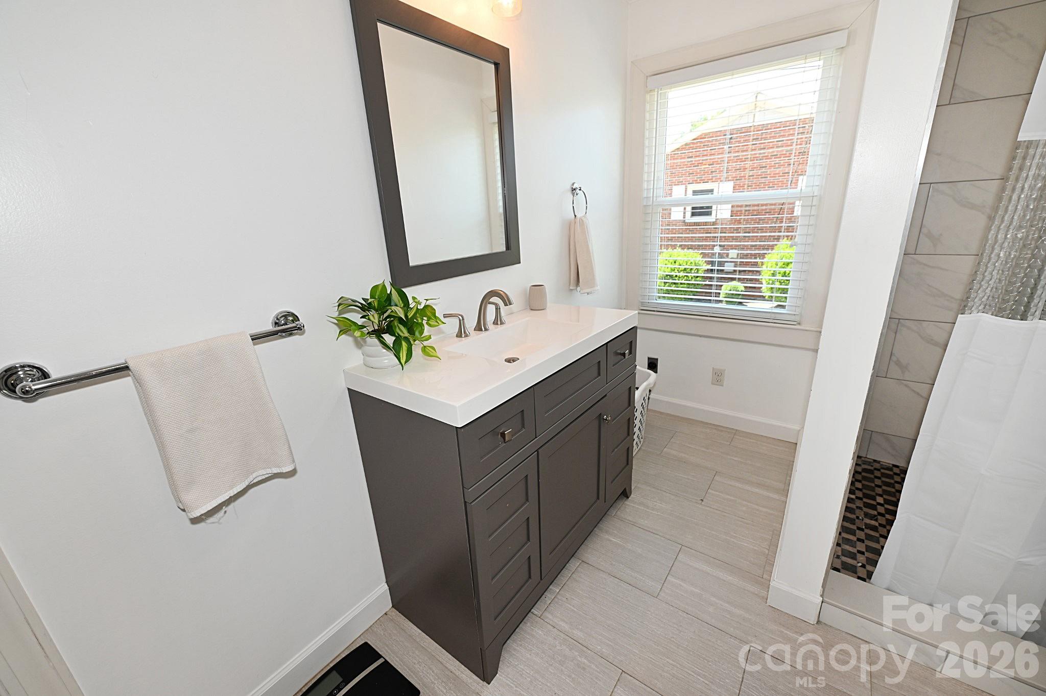902 E Boyd Street — Maiden