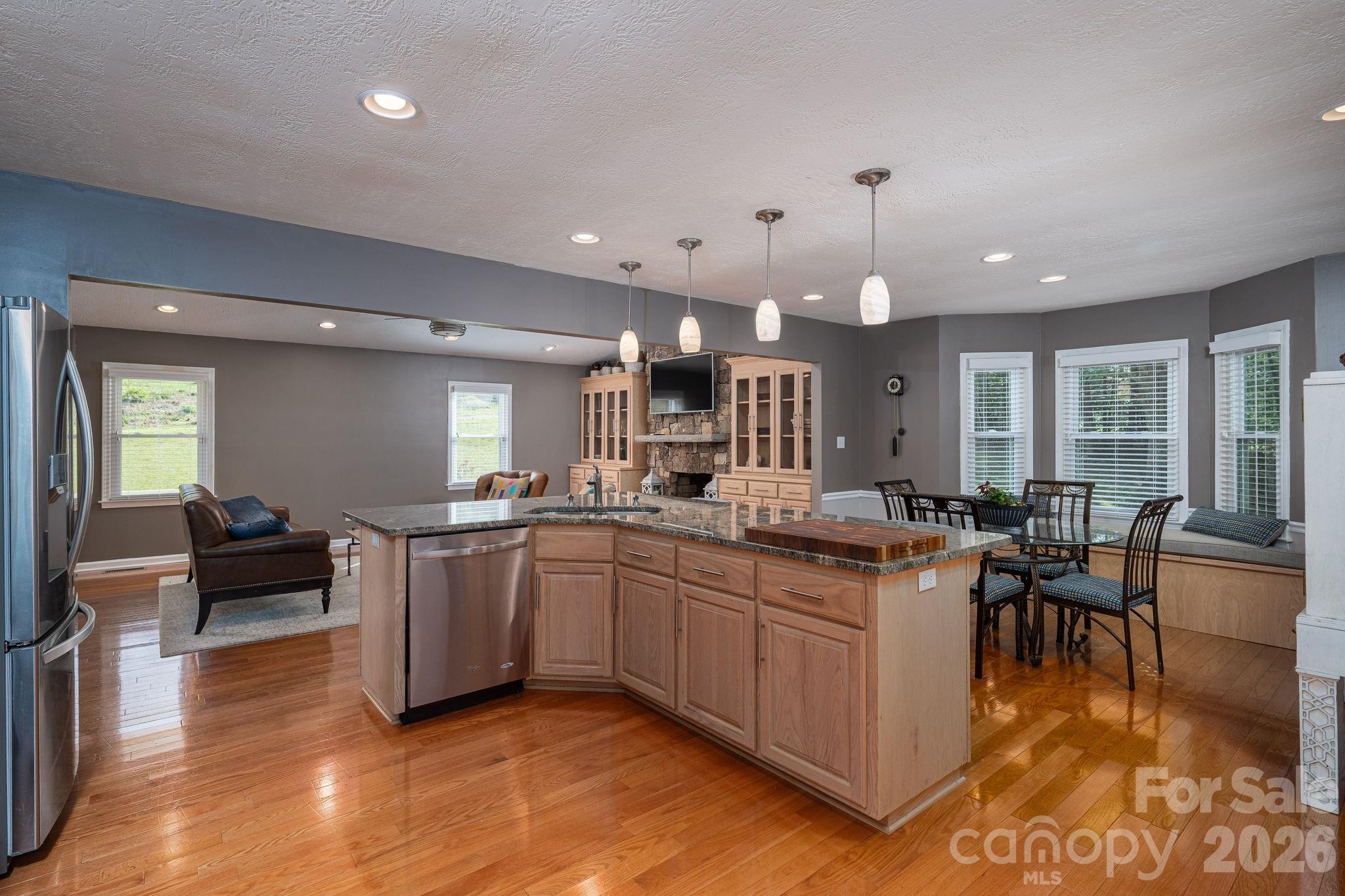 6097 Tuckborough Road — Hickory