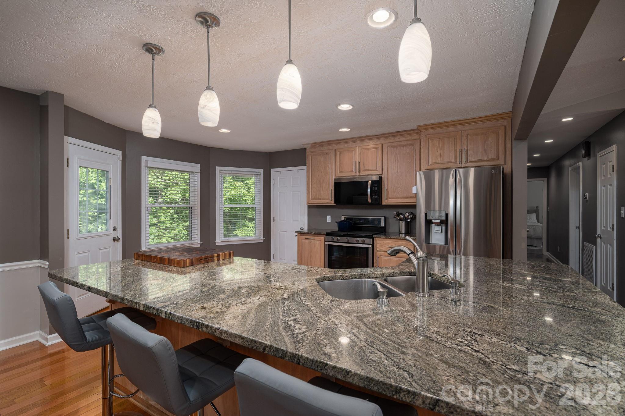 6097 Tuckborough Road — Hickory