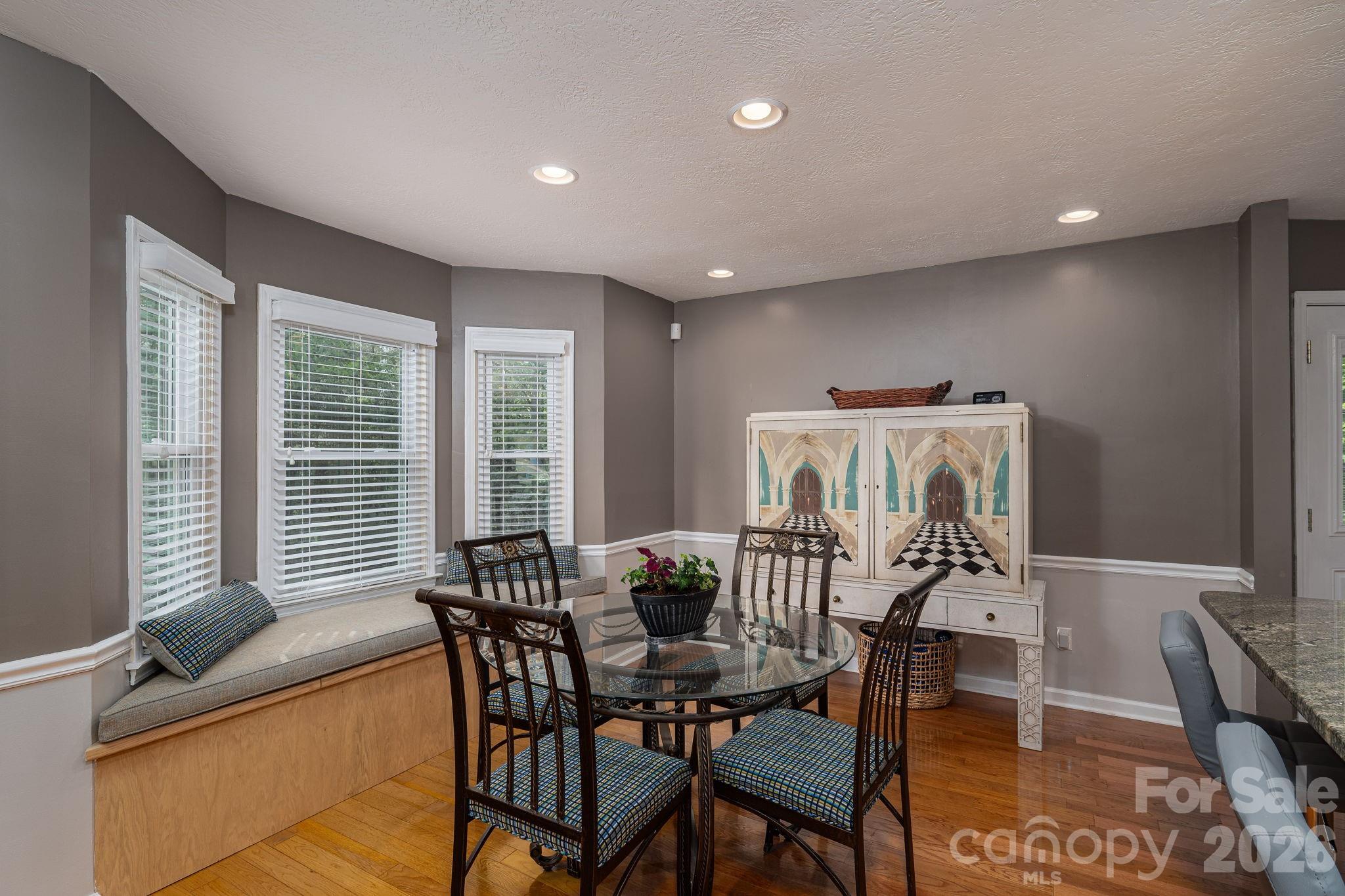 6097 Tuckborough Road — Hickory
