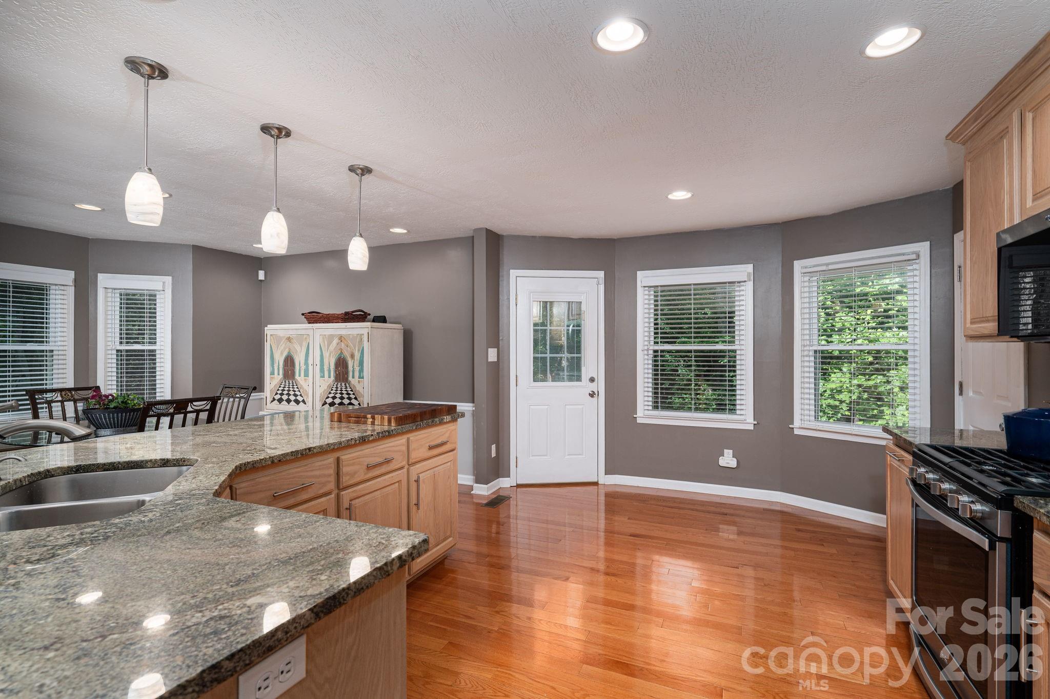 6097 Tuckborough Road — Hickory