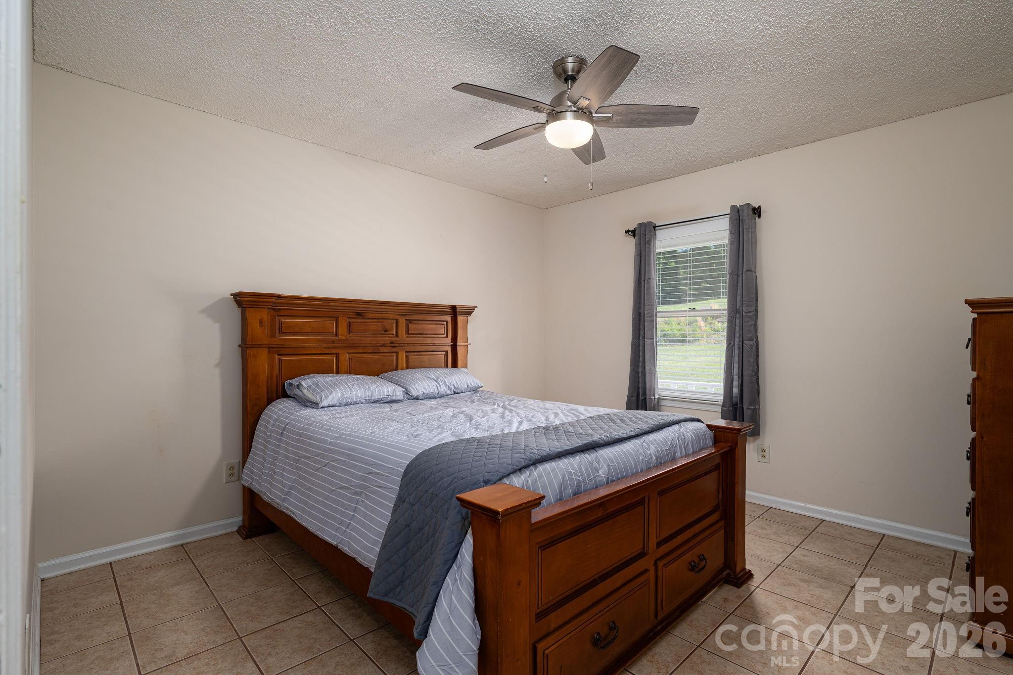 6097 Tuckborough Road — Hickory