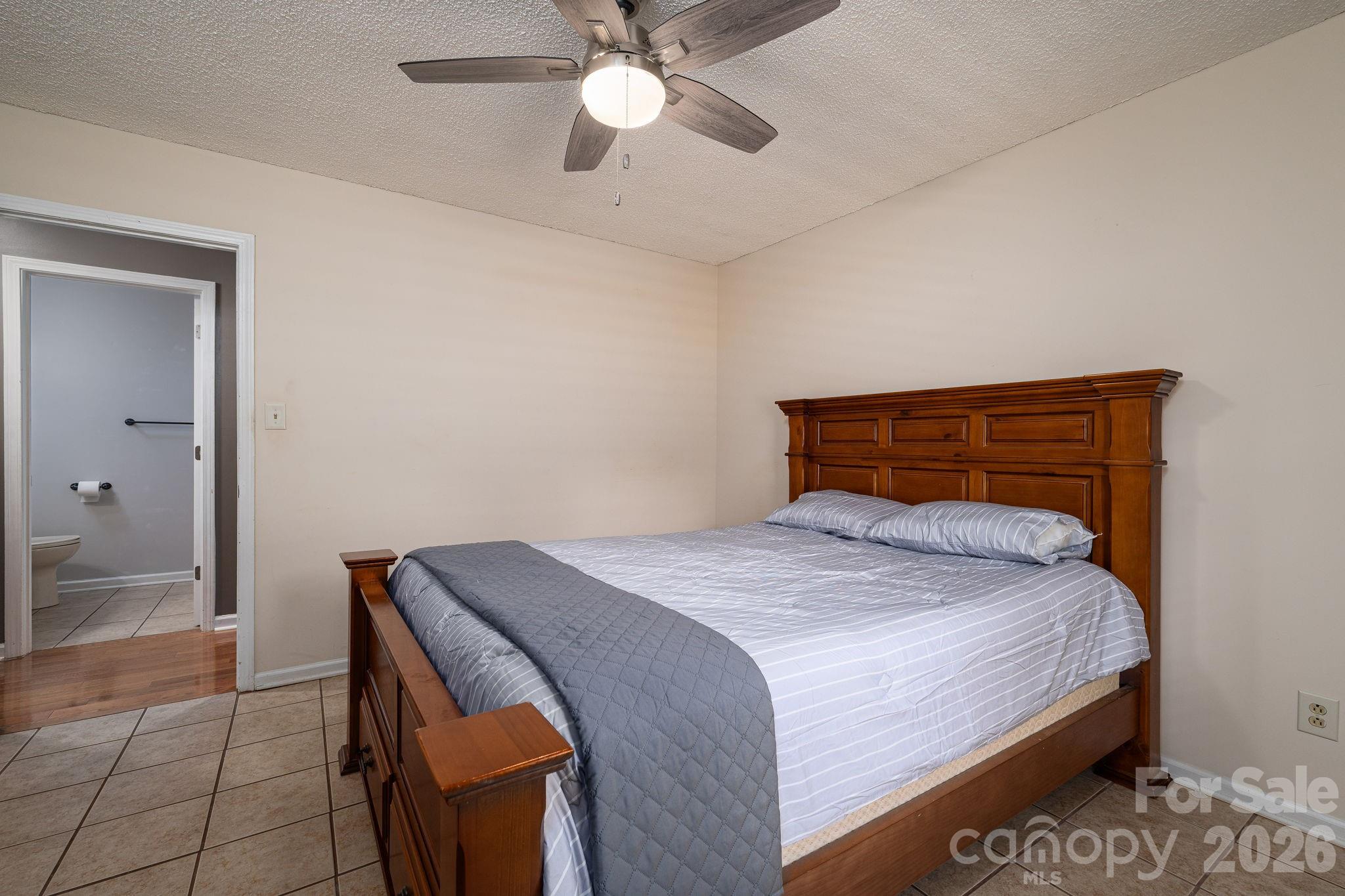 6097 Tuckborough Road — Hickory