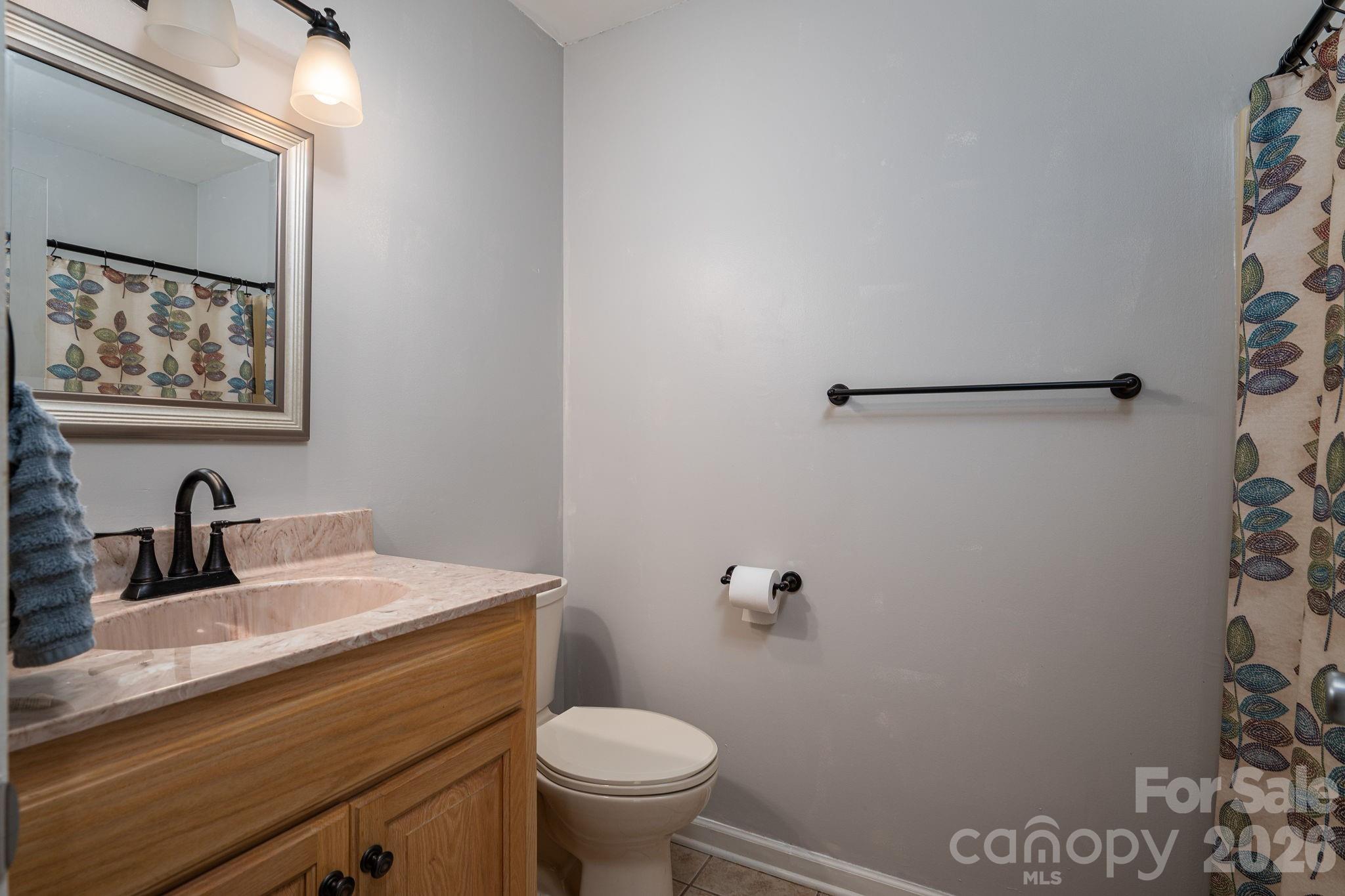 6097 Tuckborough Road — Hickory