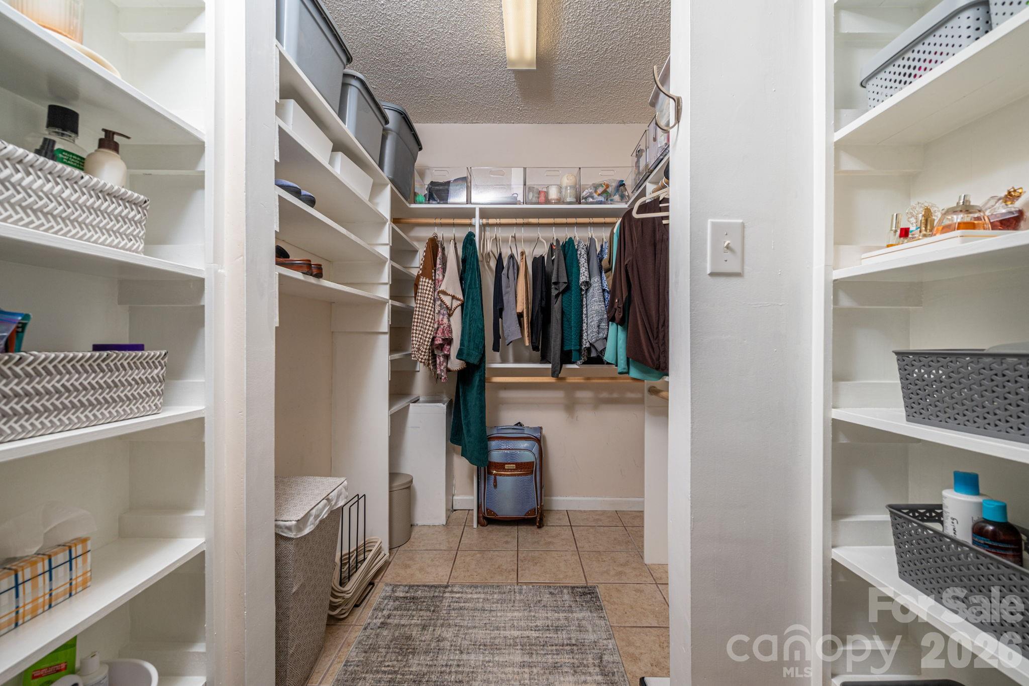 6097 Tuckborough Road — Hickory