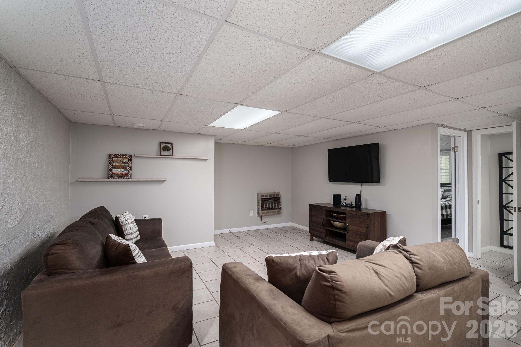6097 Tuckborough Road — Hickory