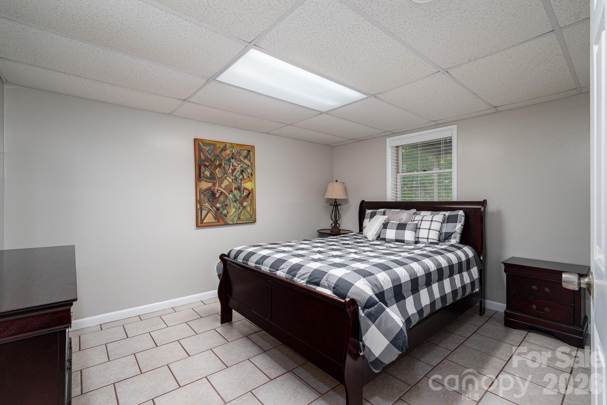6097 Tuckborough Road — Hickory