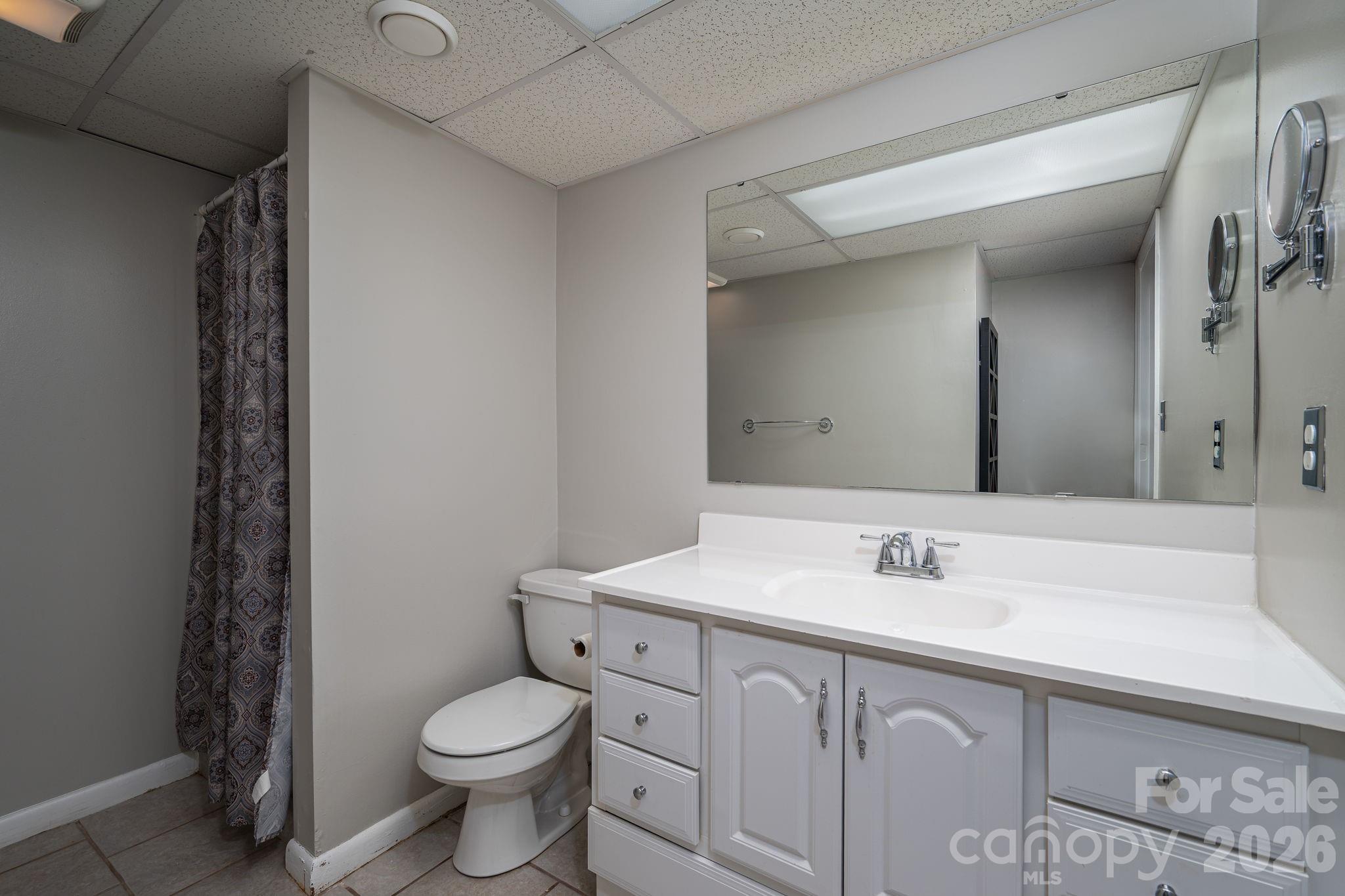 6097 Tuckborough Road — Hickory