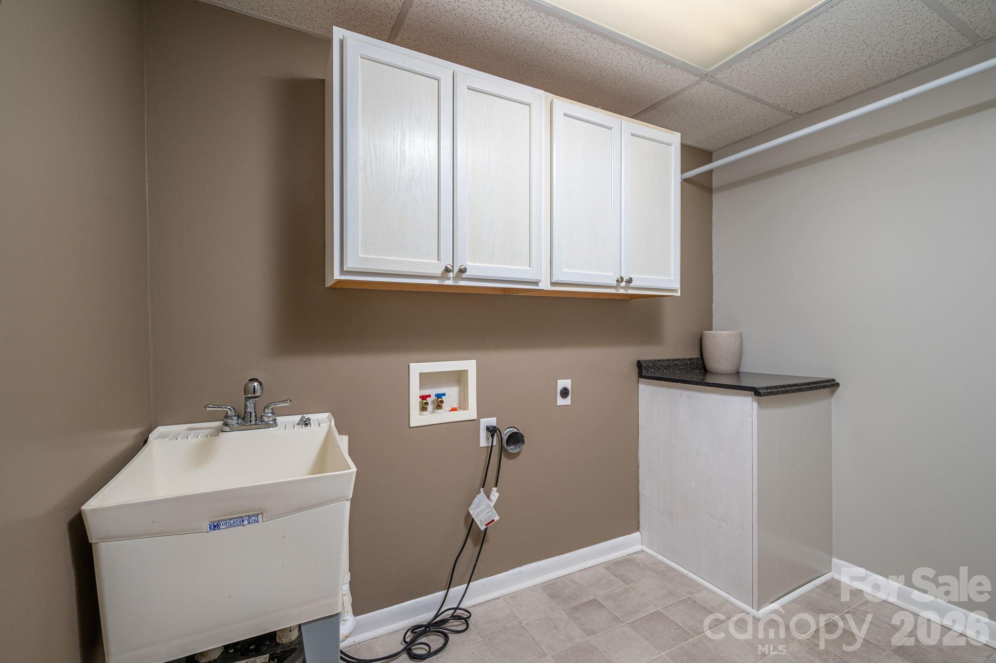 6097 Tuckborough Road — Hickory