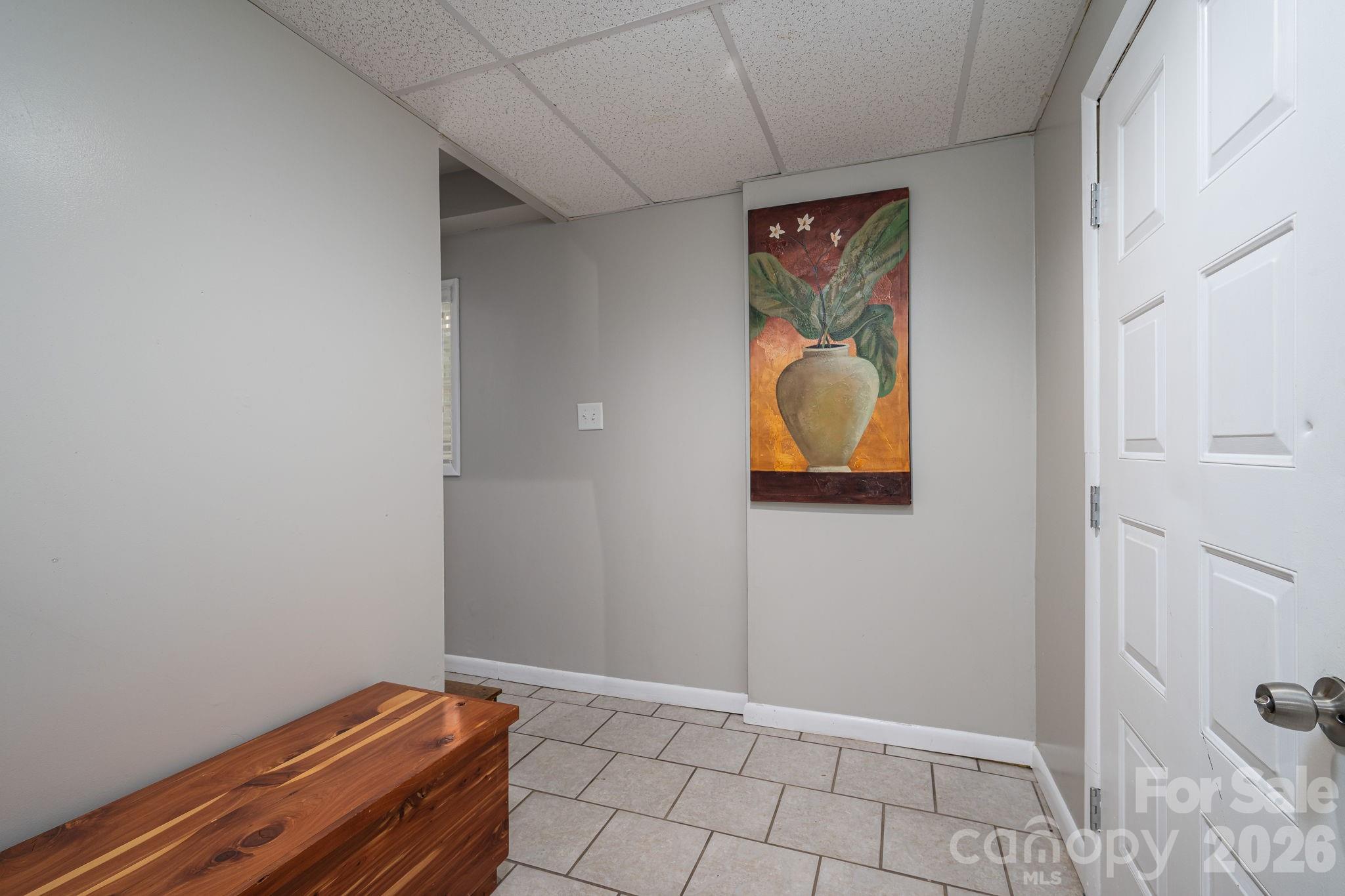 6097 Tuckborough Road — Hickory