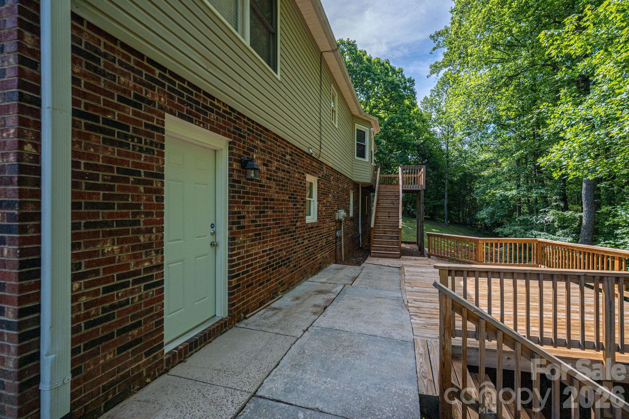 6097 Tuckborough Road — Hickory