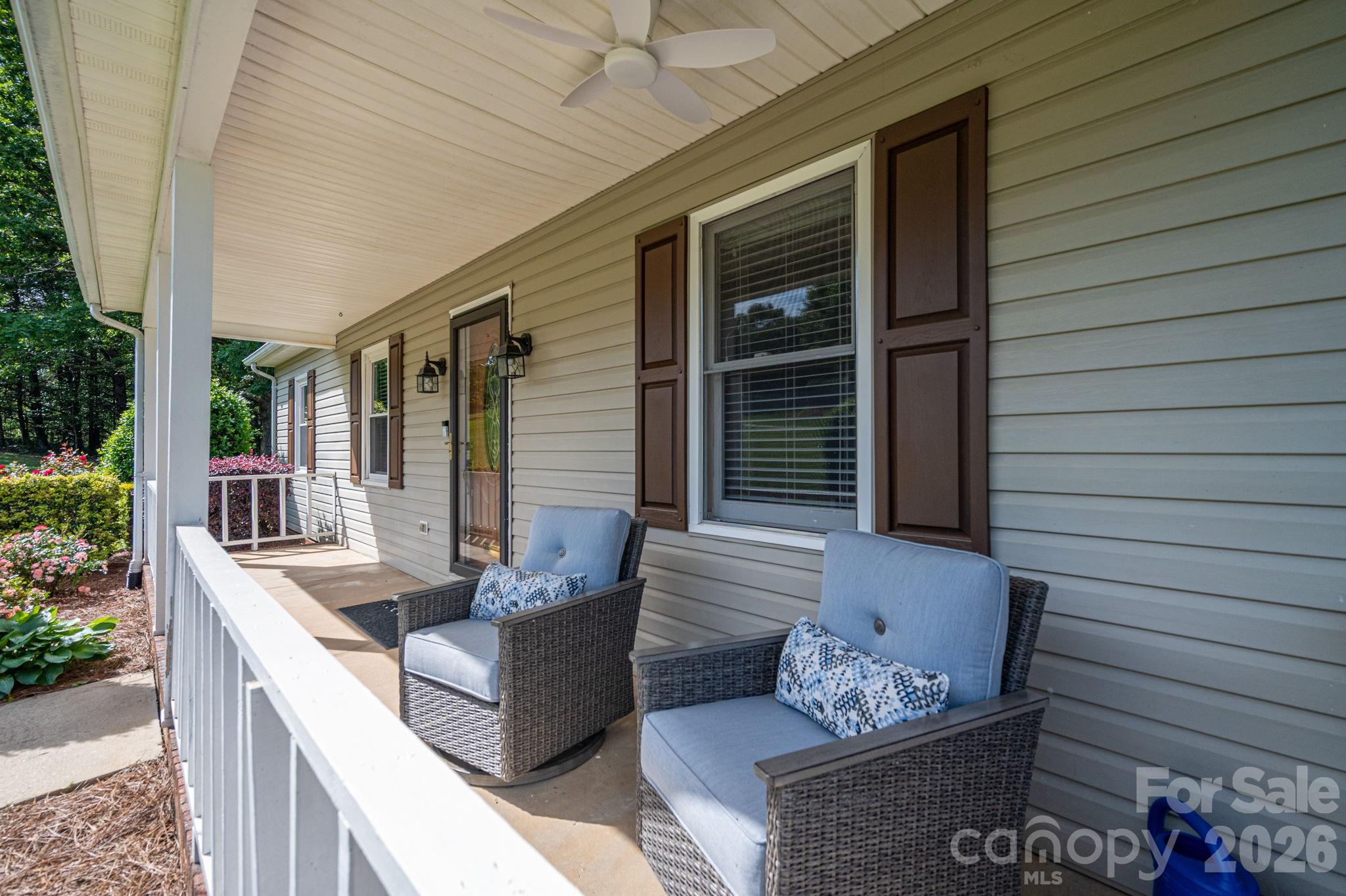 6097 Tuckborough Road — Hickory