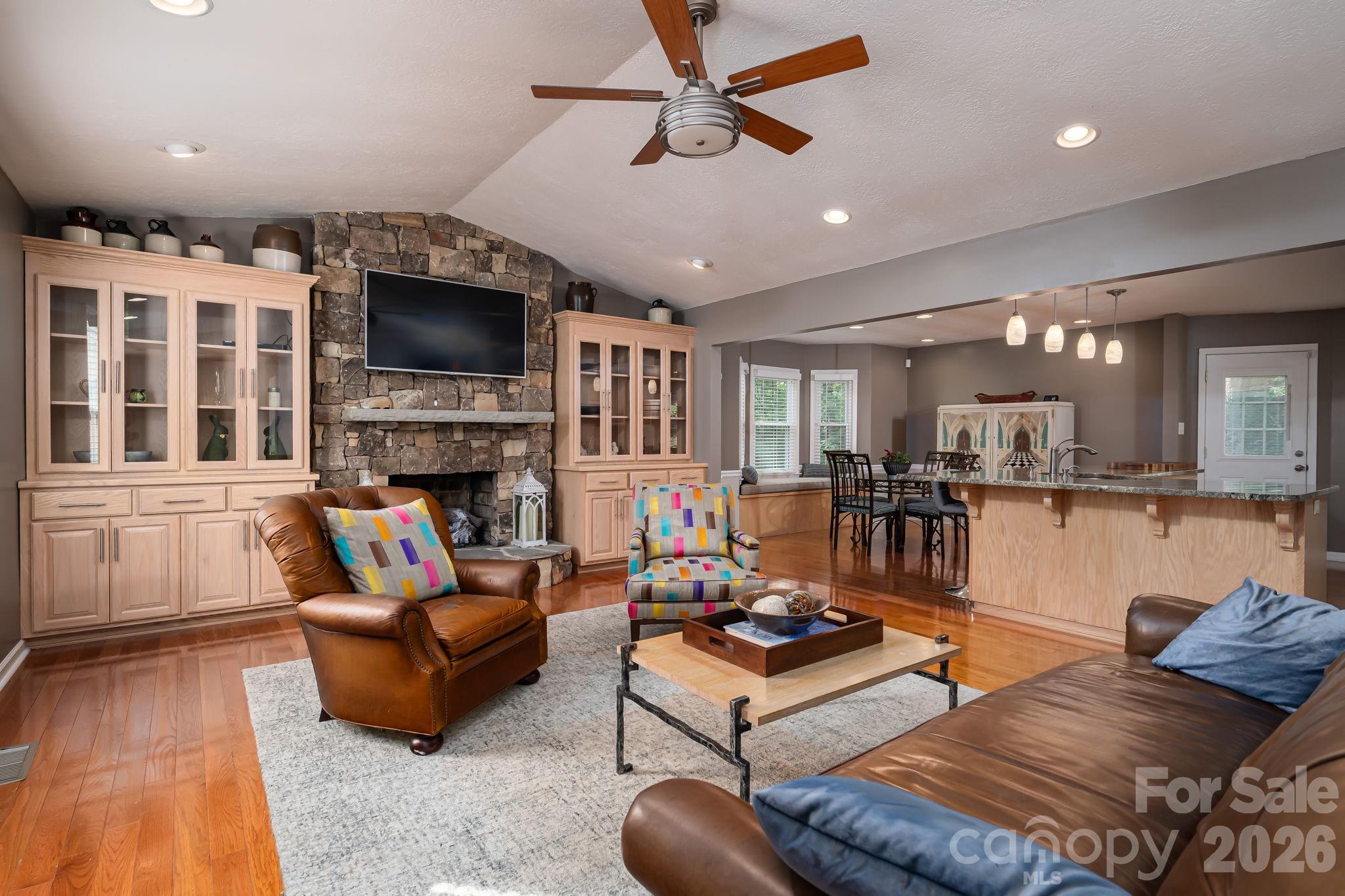 6097 Tuckborough Road — Hickory