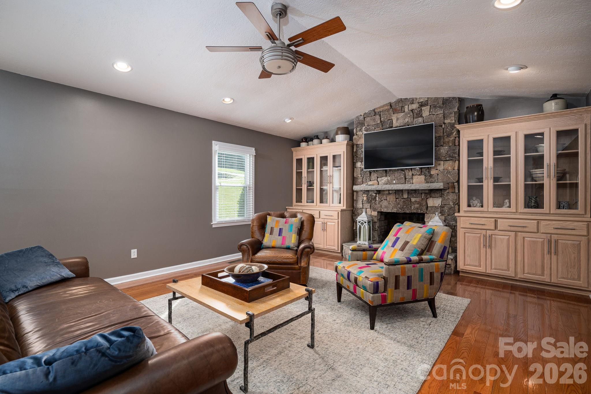 6097 Tuckborough Road — Hickory