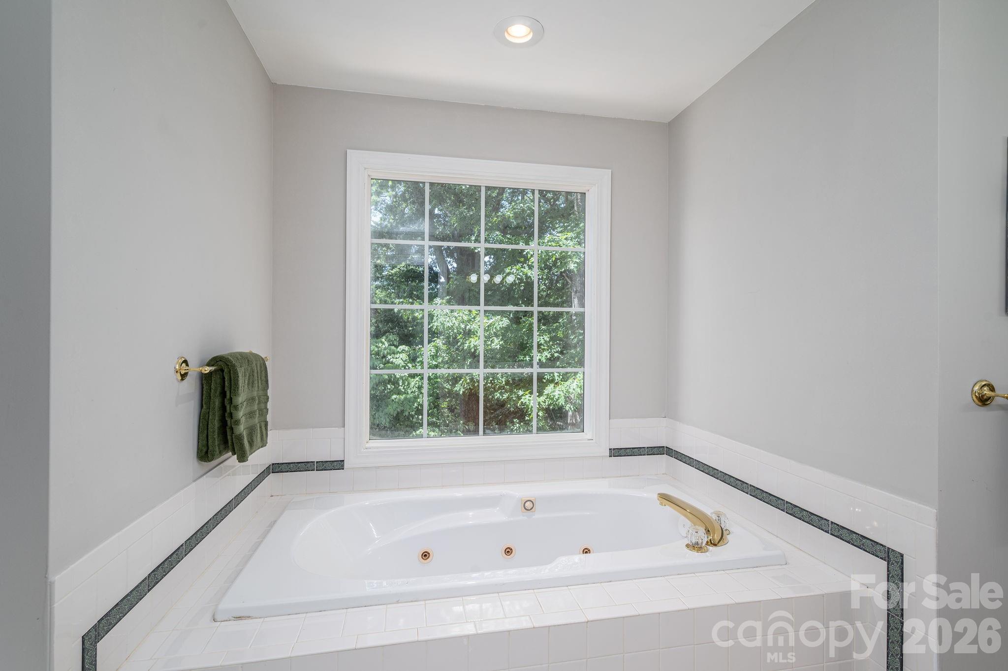 1535 20th Avenue Place NE — Hickory