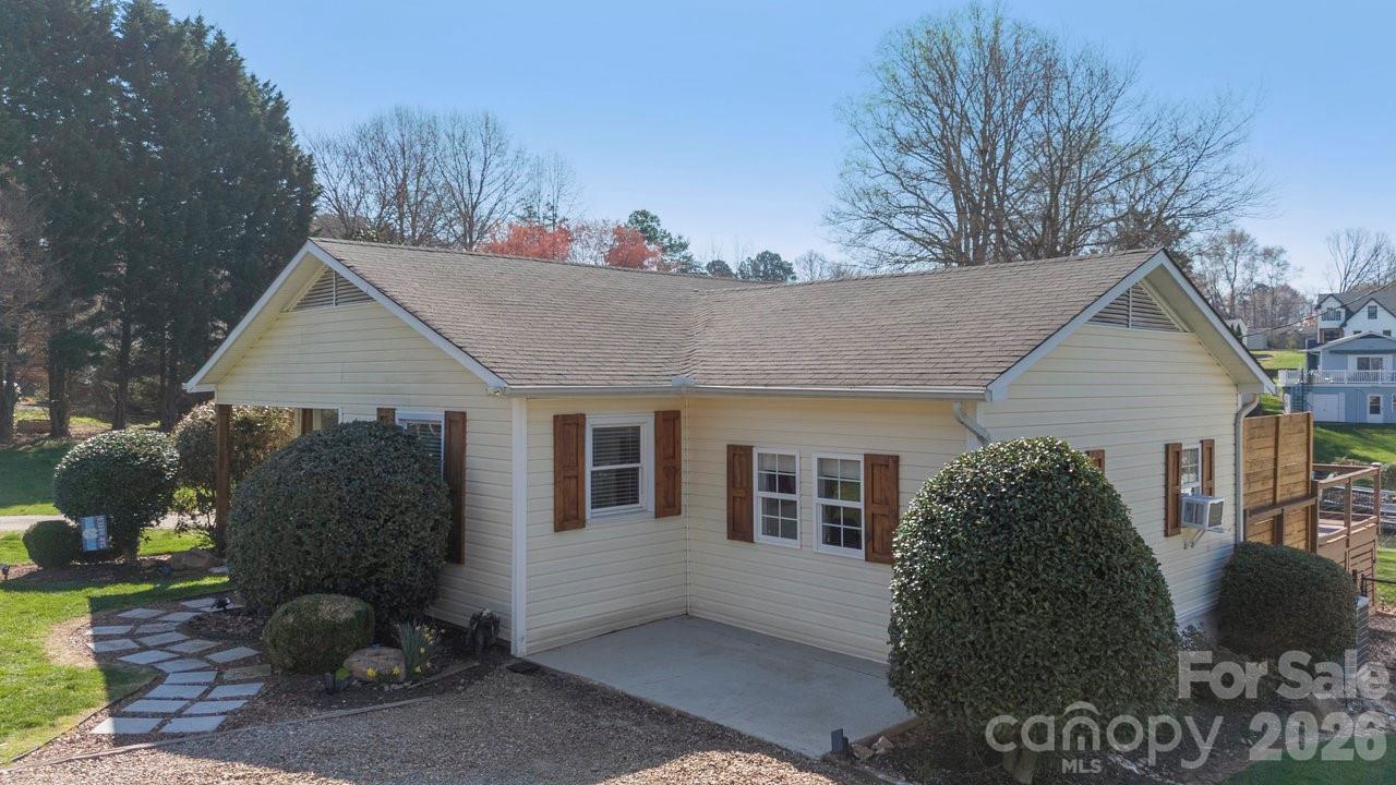 141 Bluewing Lane — Mooresville