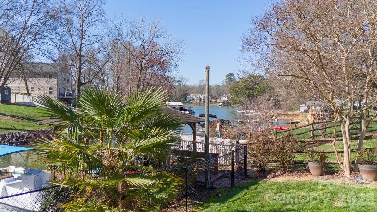 141 Bluewing Lane — Mooresville