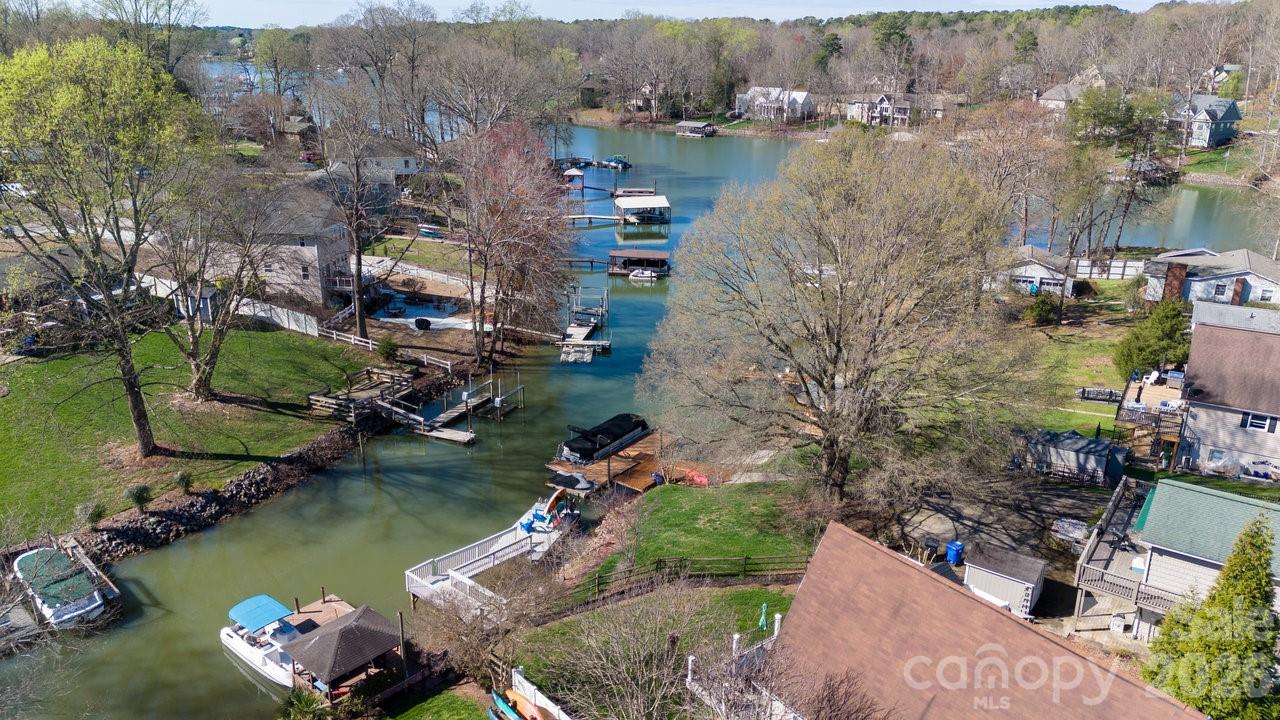 141 Bluewing Lane — Mooresville