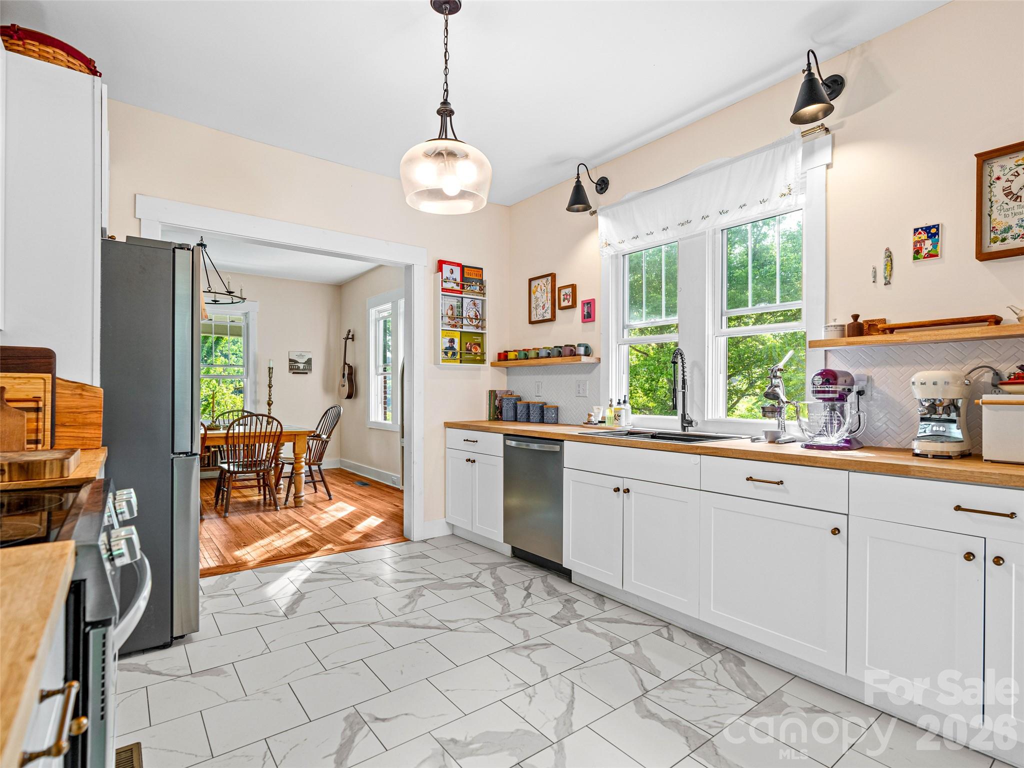 296 Roberts Hill Road — Marshall