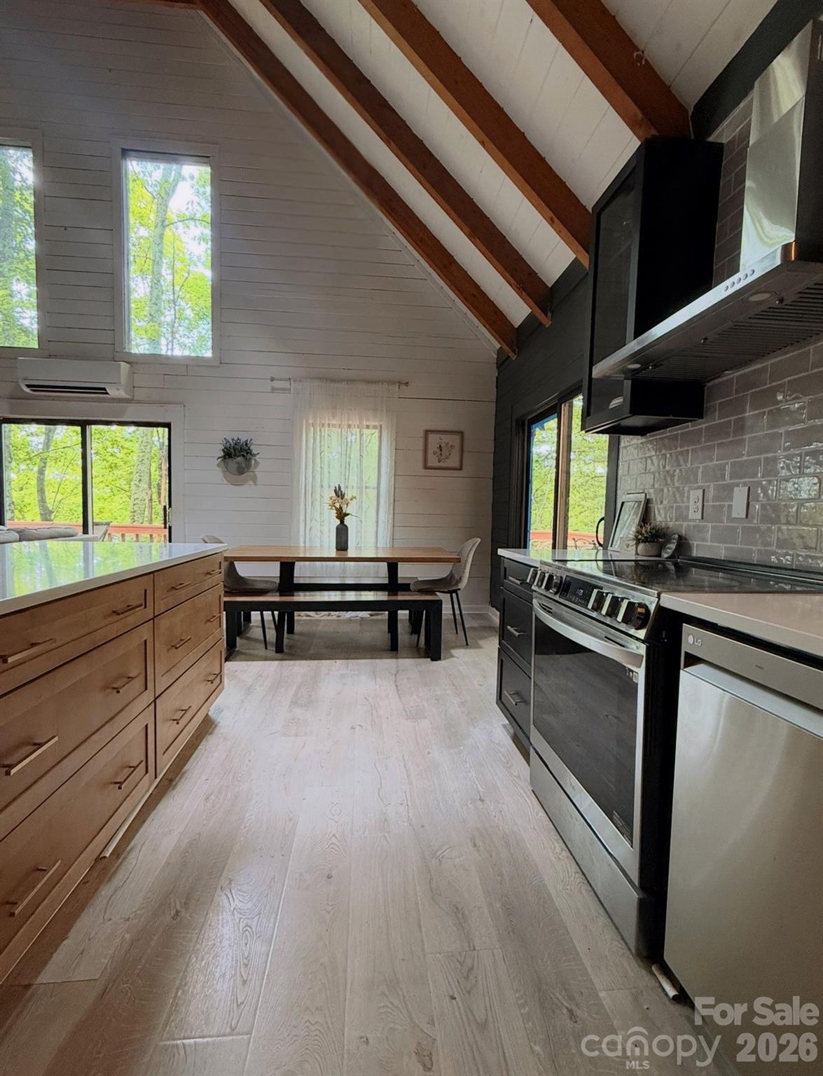 89 Woodcliff Loop — Newland