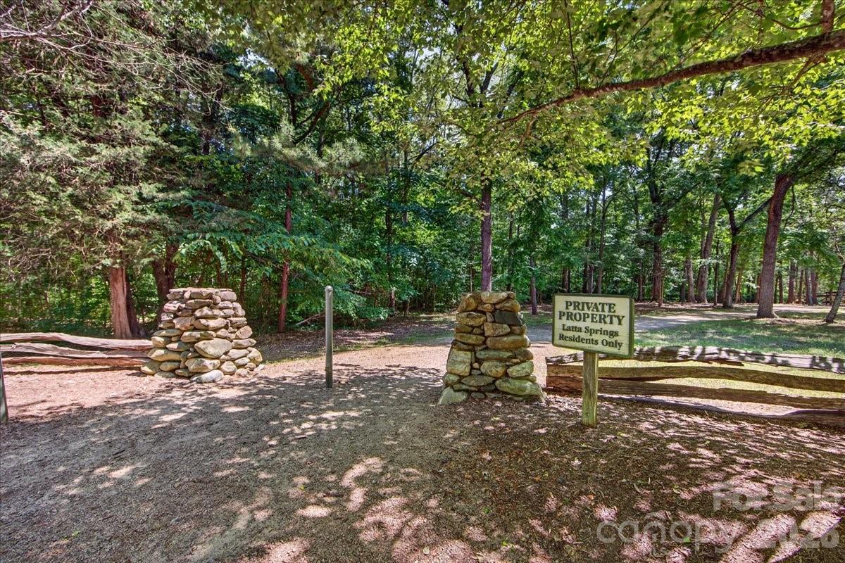 6410 Latta Springs Circle — Huntersville