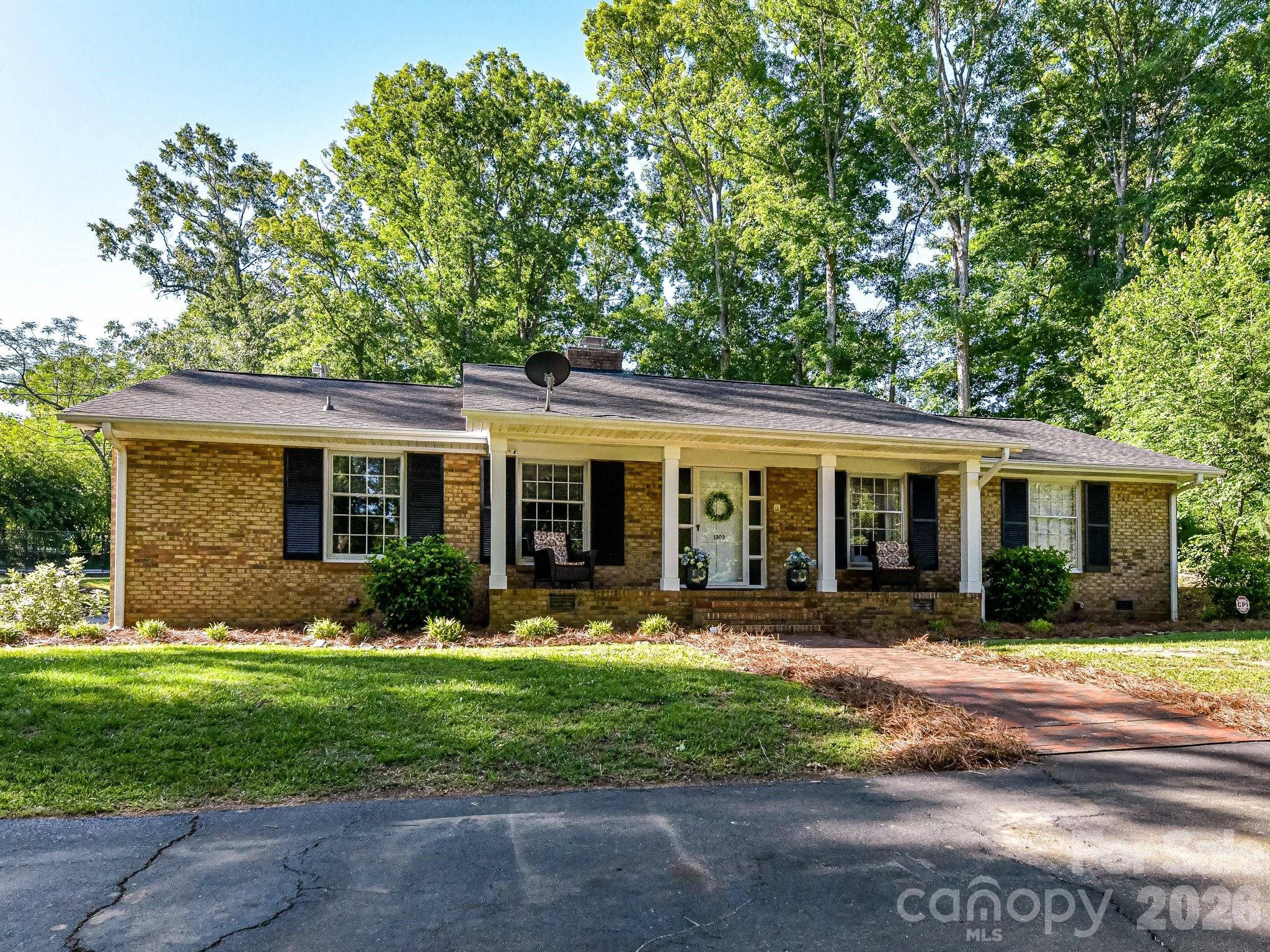 1303 Quail Drive — Monroe