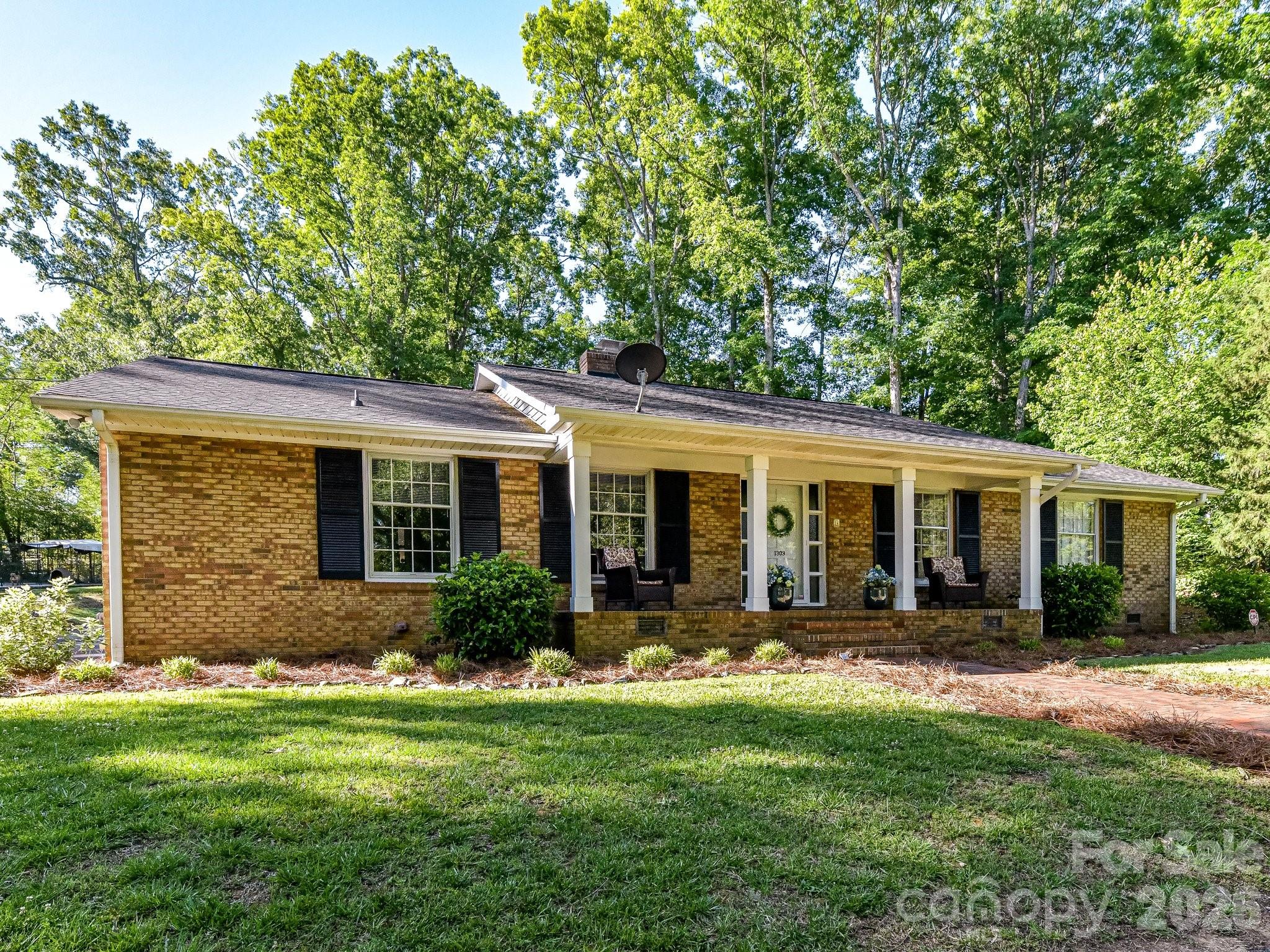 1303 Quail Drive — Monroe