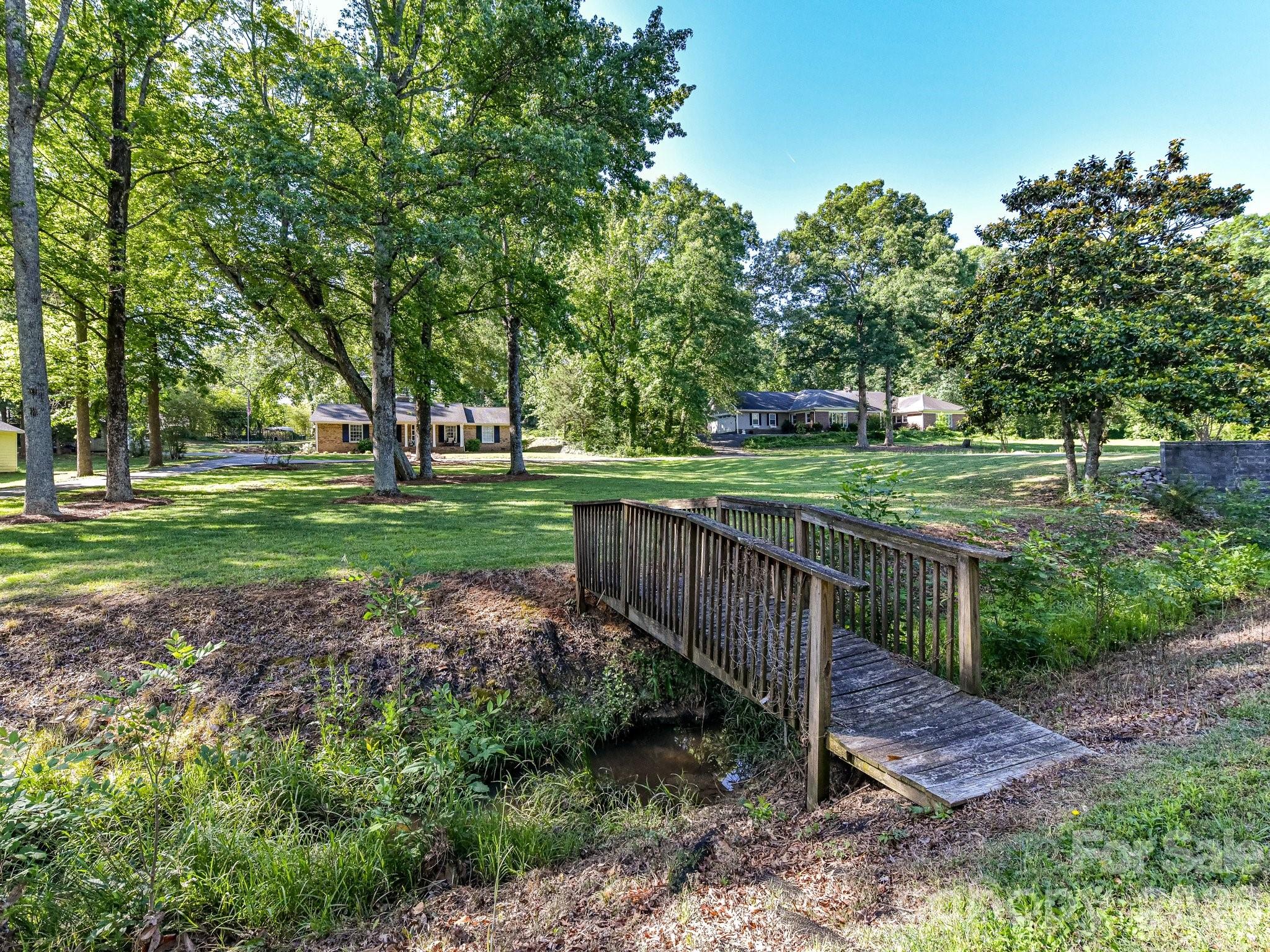 1303 Quail Drive — Monroe