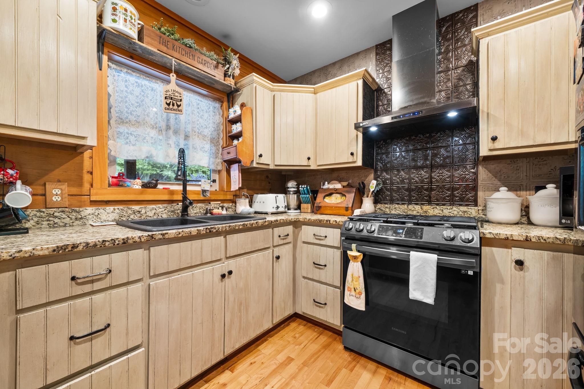 3355 Helton Hartley Place — Lenoir